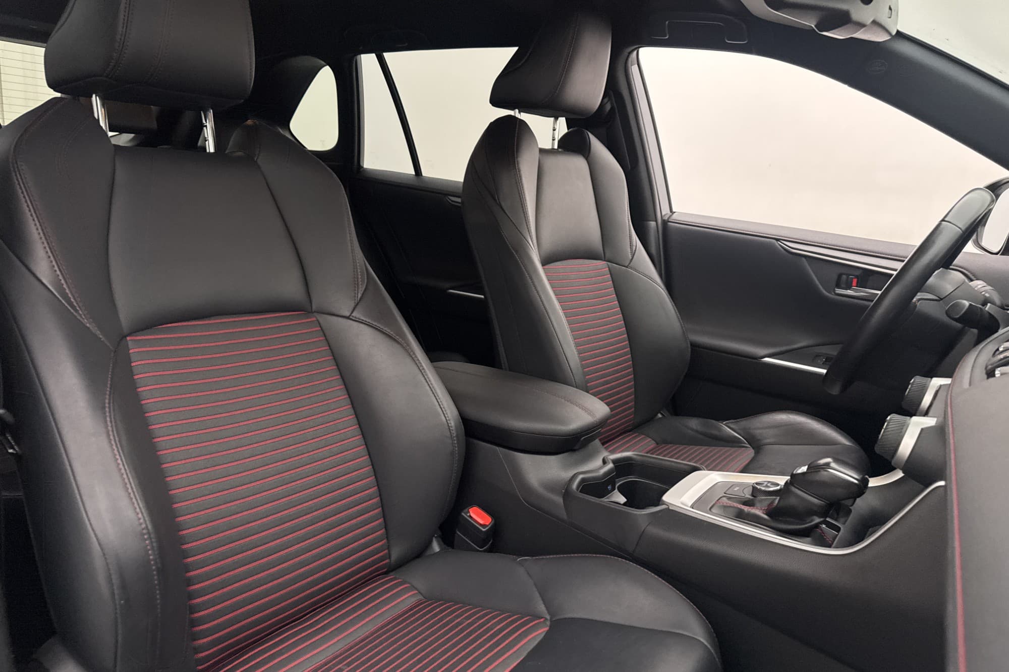 Toyota RAV4 Plug-in Hybrid AWD Launch Edt JBL Kamera Drag