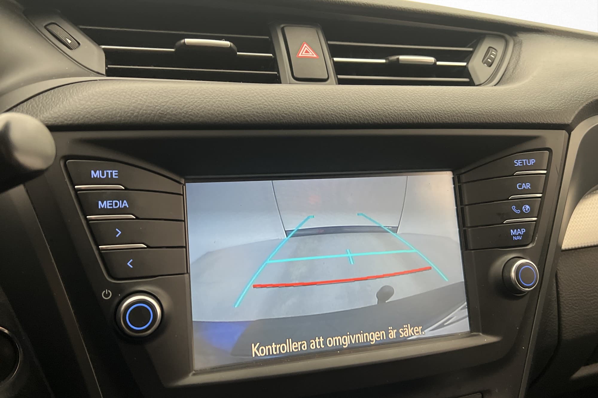 Toyota Avensis 2.0 D-4D Active Plus Värm Keyless Kamera Navi