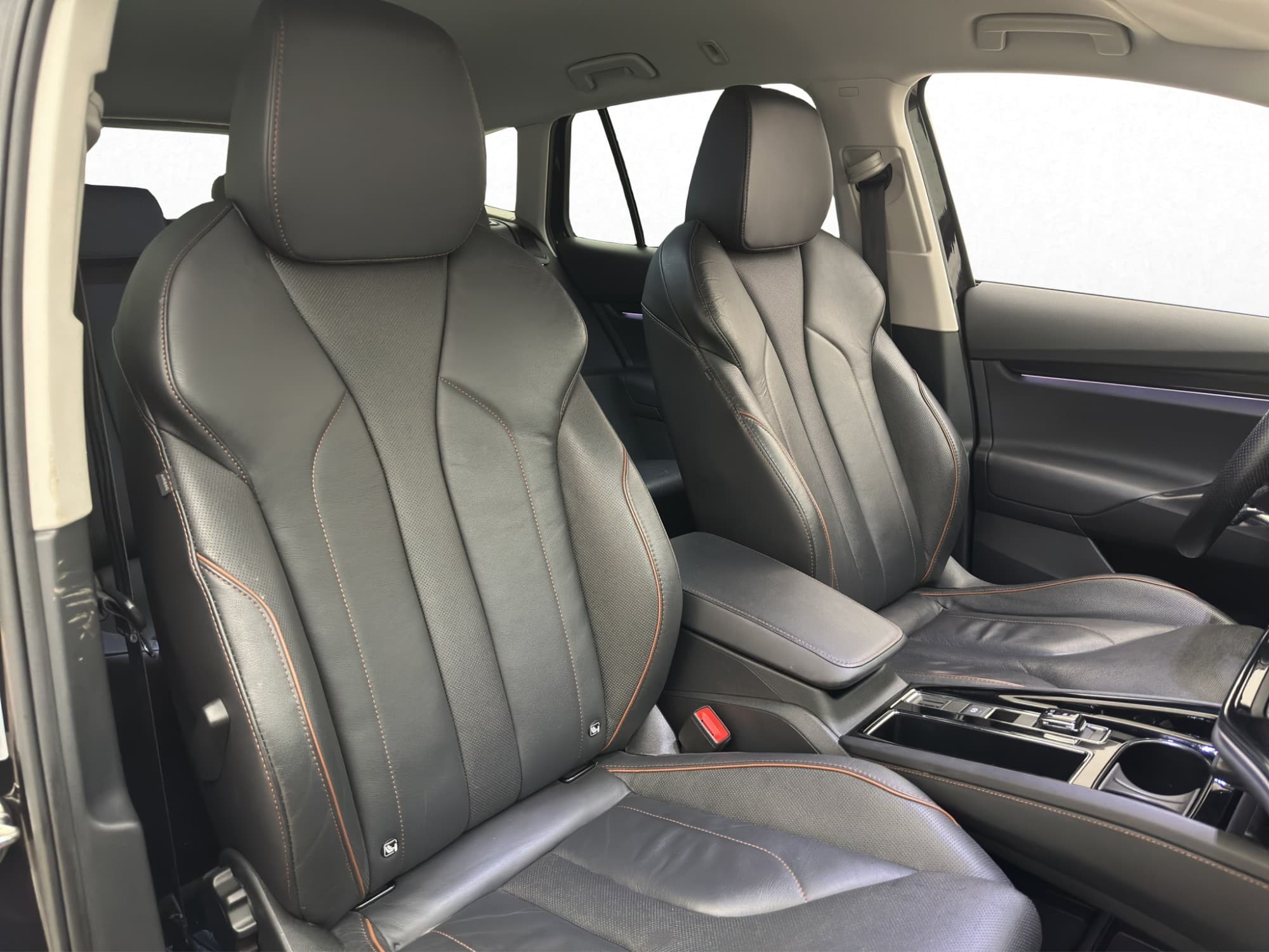 Skoda Enyaq 80 204hk Värmare Kamera Skinn Rattvärme MOMS