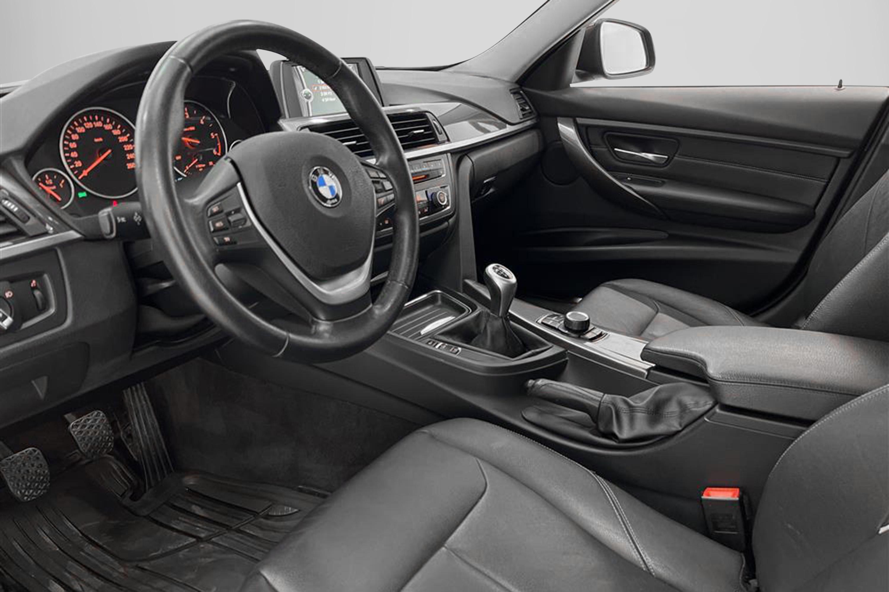 BMW 320 d xDrive Modern Line Motorvärmare Drag Keyless Skinninteriör