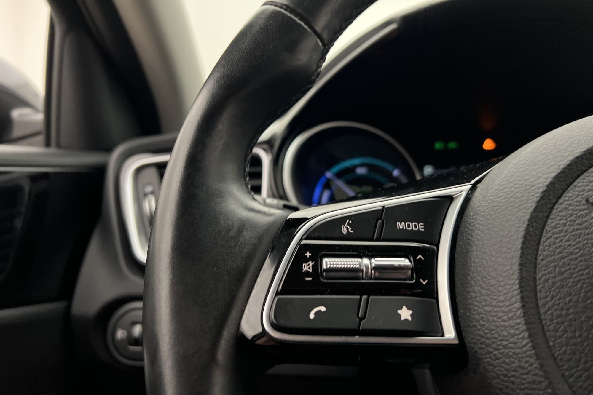 Kia Ceed SW Plug-in Hybrid Advance Drag Kamera CarPlay Moms