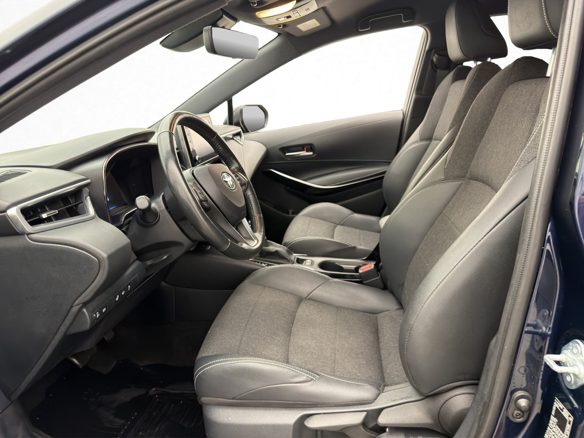 Toyota Corolla Hybrid e-CVT 122hk B-Kamera Halvskinn