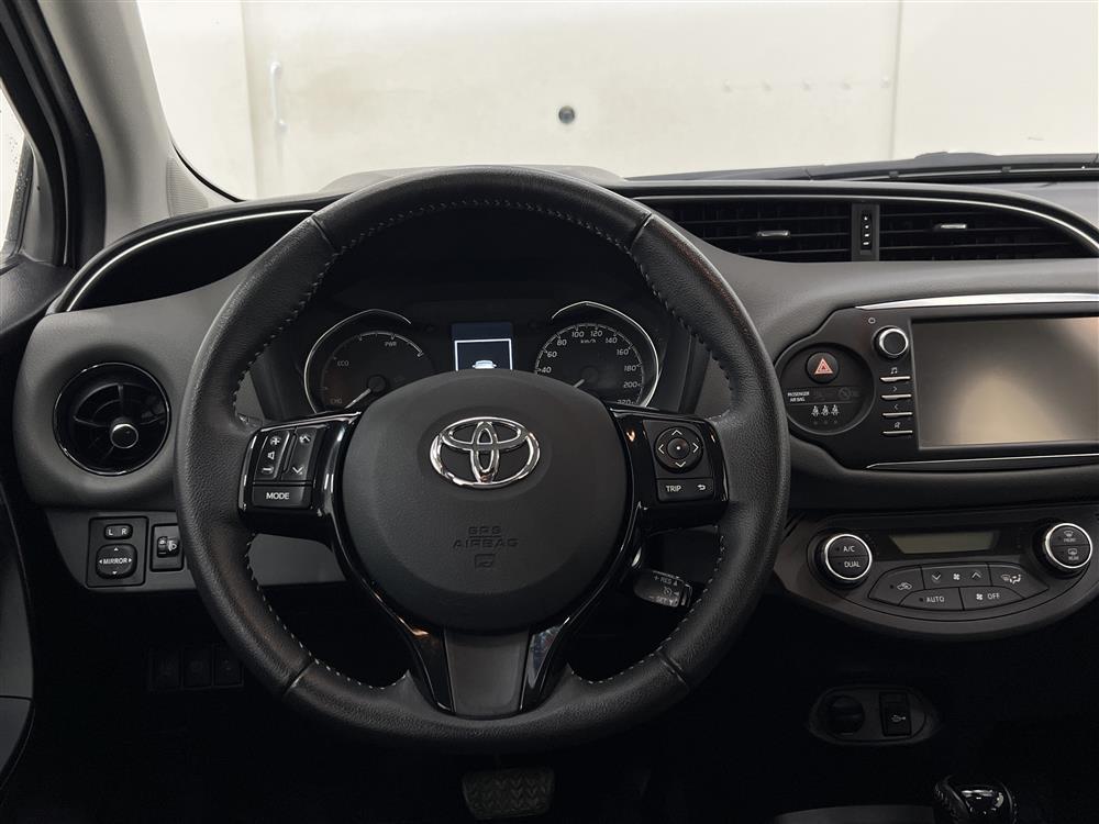 Toyota Yaris Hybrid e-CVT 101hk B-kam R-värm Lane Assist
