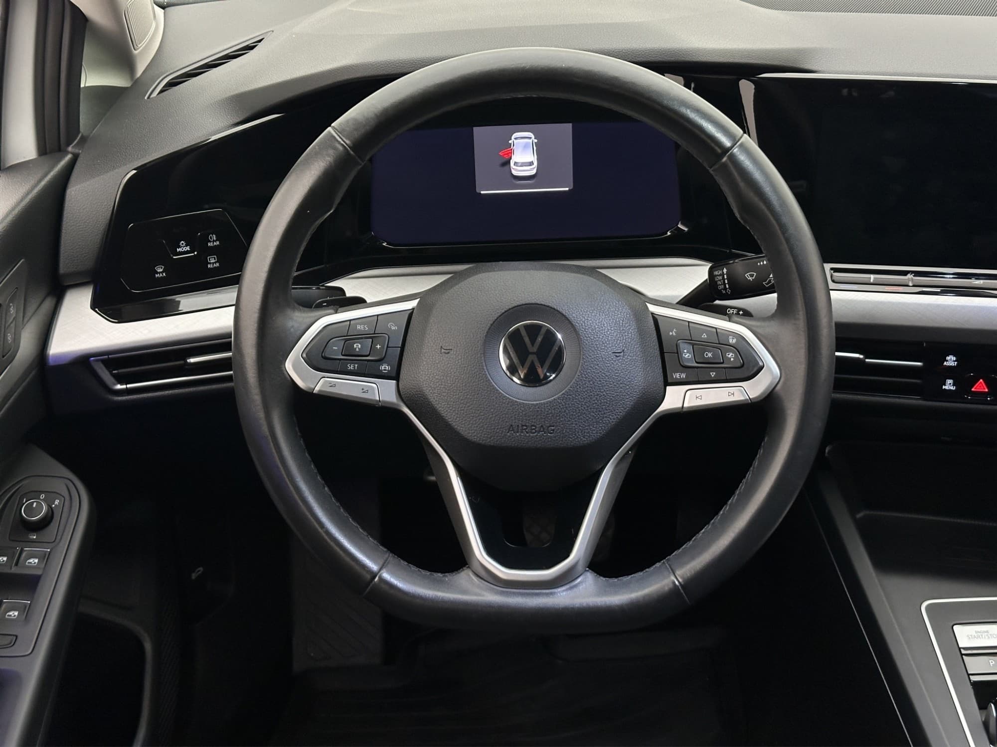 Volkswagen Golf 1.0 eTSI 110hk Cockpit Kamera Navi CarPlay
