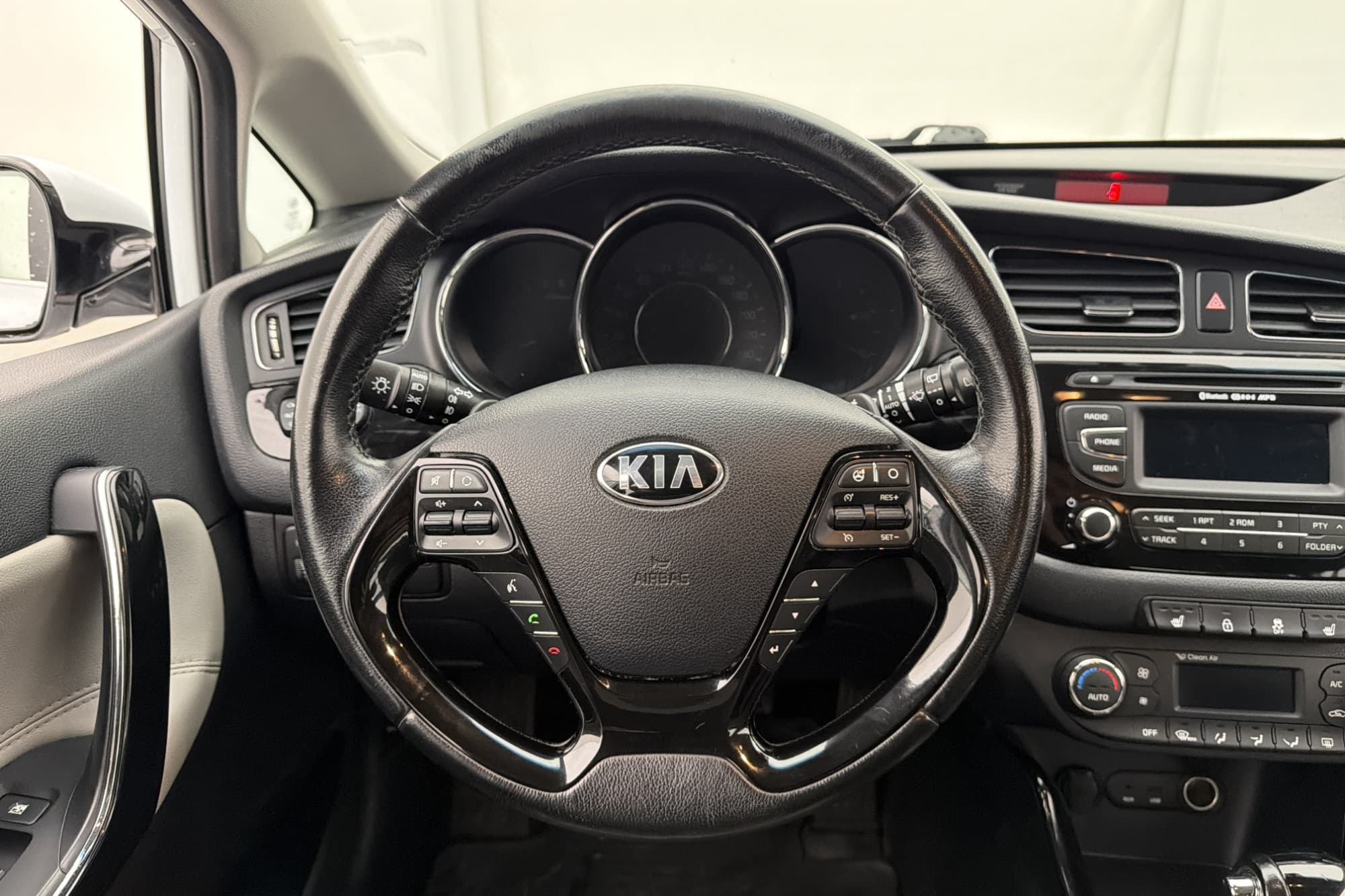 Kia Ceed 1.6 128hk Comfort P-Sensorer Rattvärme Farthållare