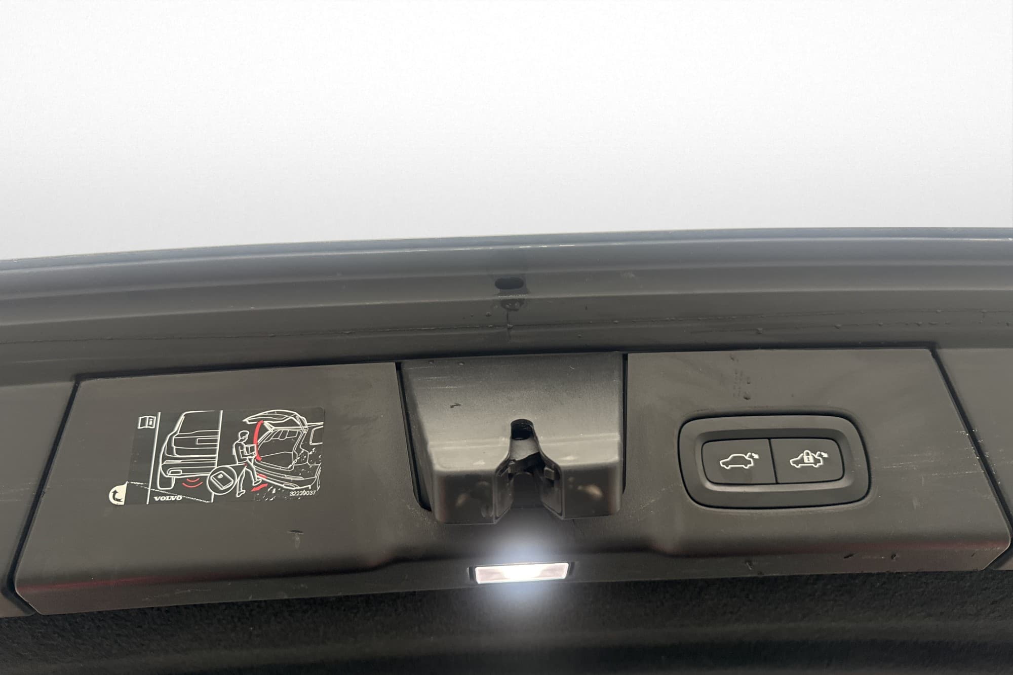 Volvo V90 Recharge T6 AWD Core Värmare CarPlay Kamera Drag