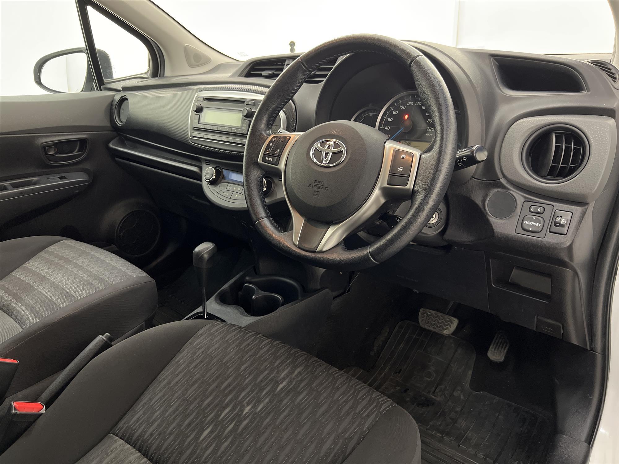 Toyota Yaris  Hybrid e-CVT 101hk Högerstyrd Nyservad