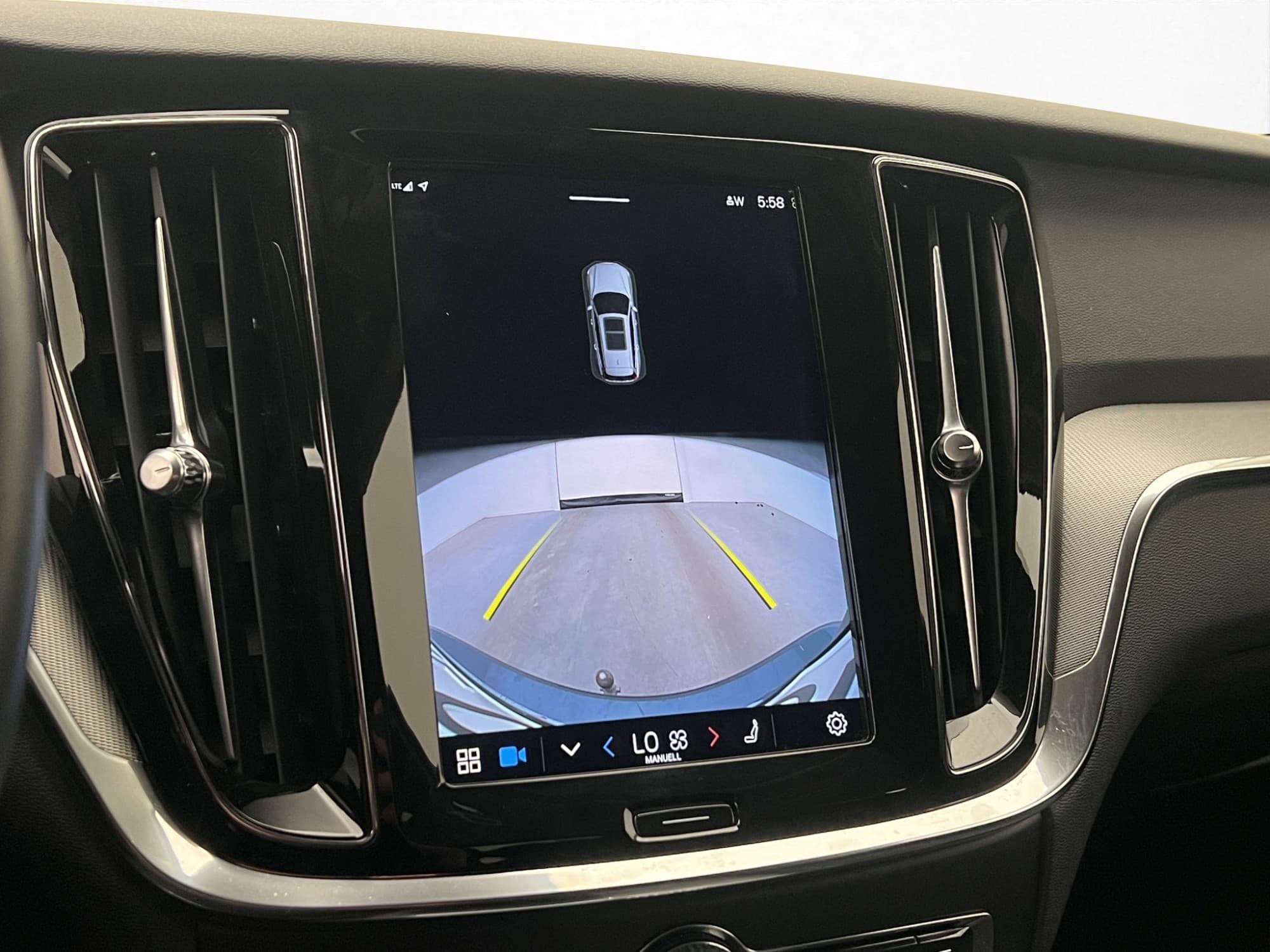 Volvo V60 Cross Country B4 AWD Inscription Läder Kamera Drag