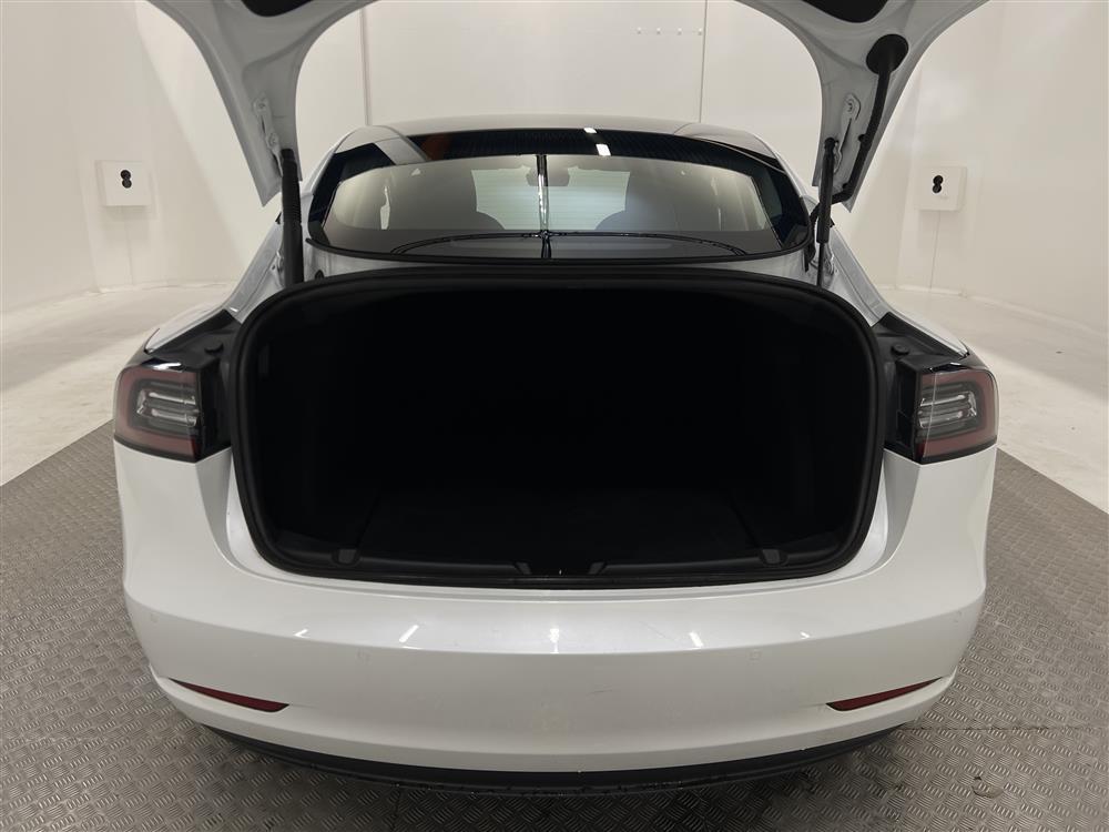 Tesla Model 3 Long Range AWD 440hk Autopilot Svensksåld Moms