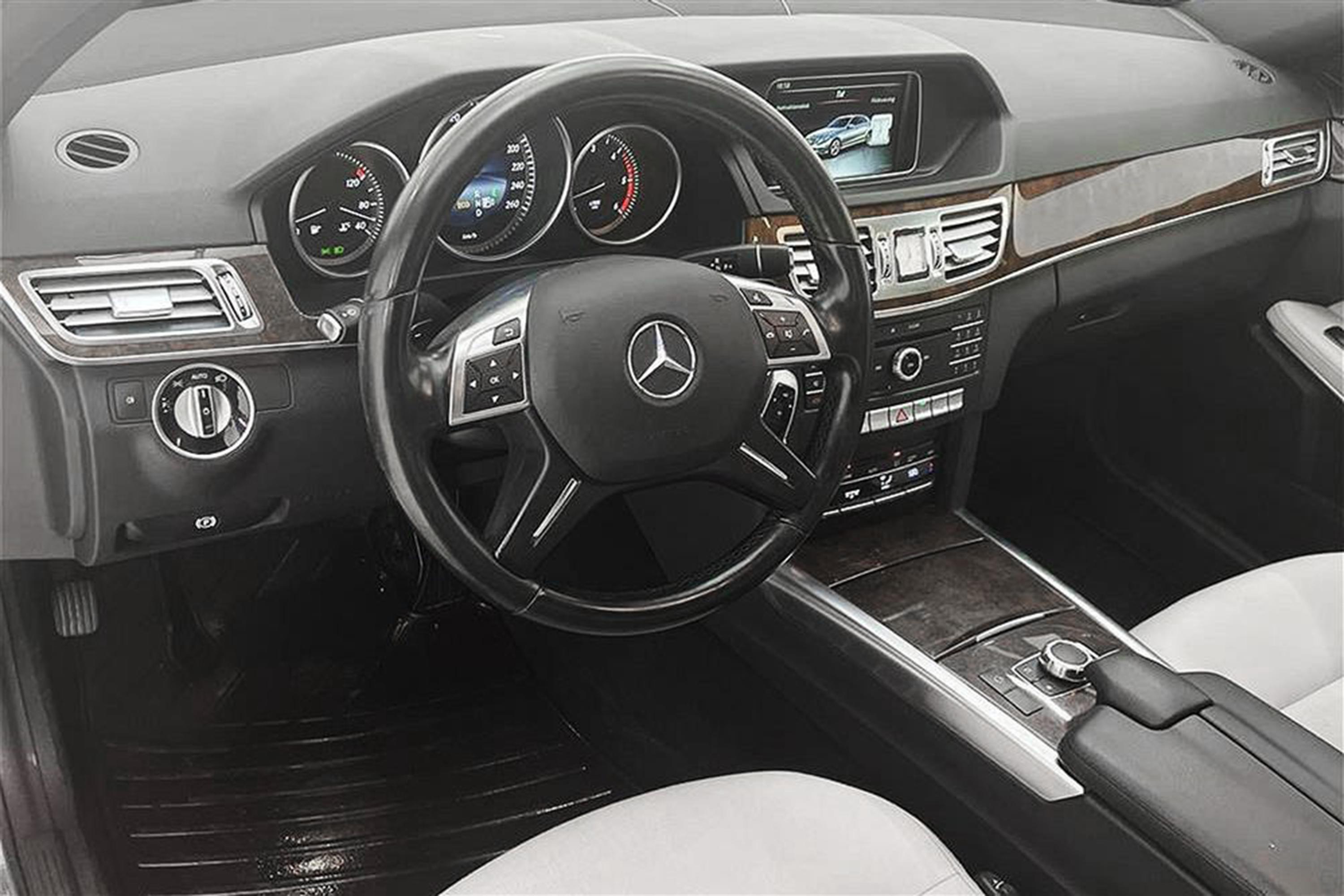 Mercedes-Benz E 350 d 258hk 4M D-Värmare Halvskinn M-Värmareinteriör