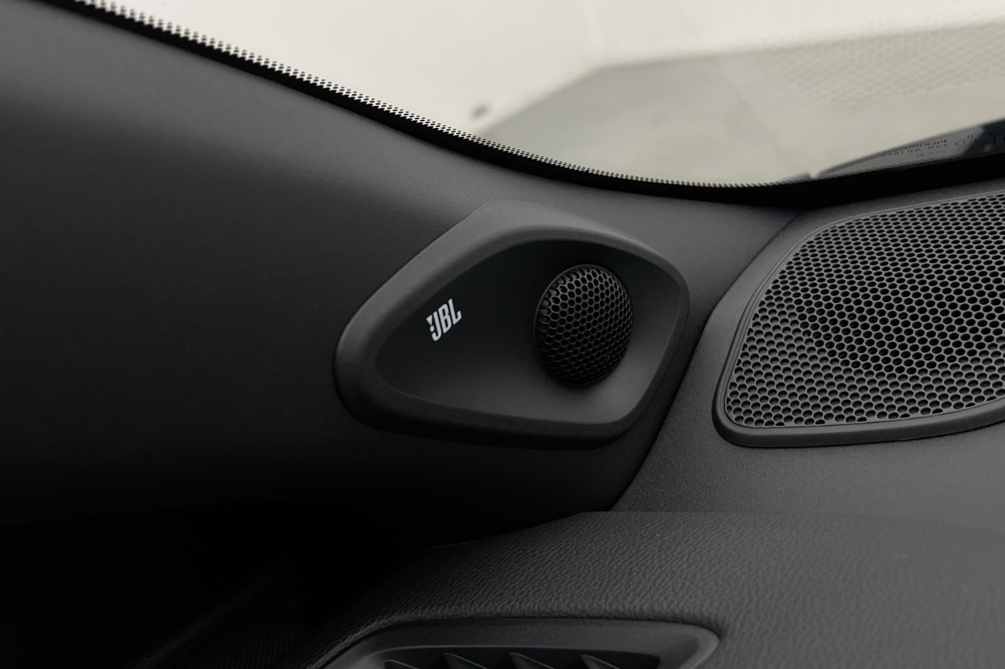 Toyota Yaris Hybrid 130hk Style JBL HUD Kamera Rattvärme GPS