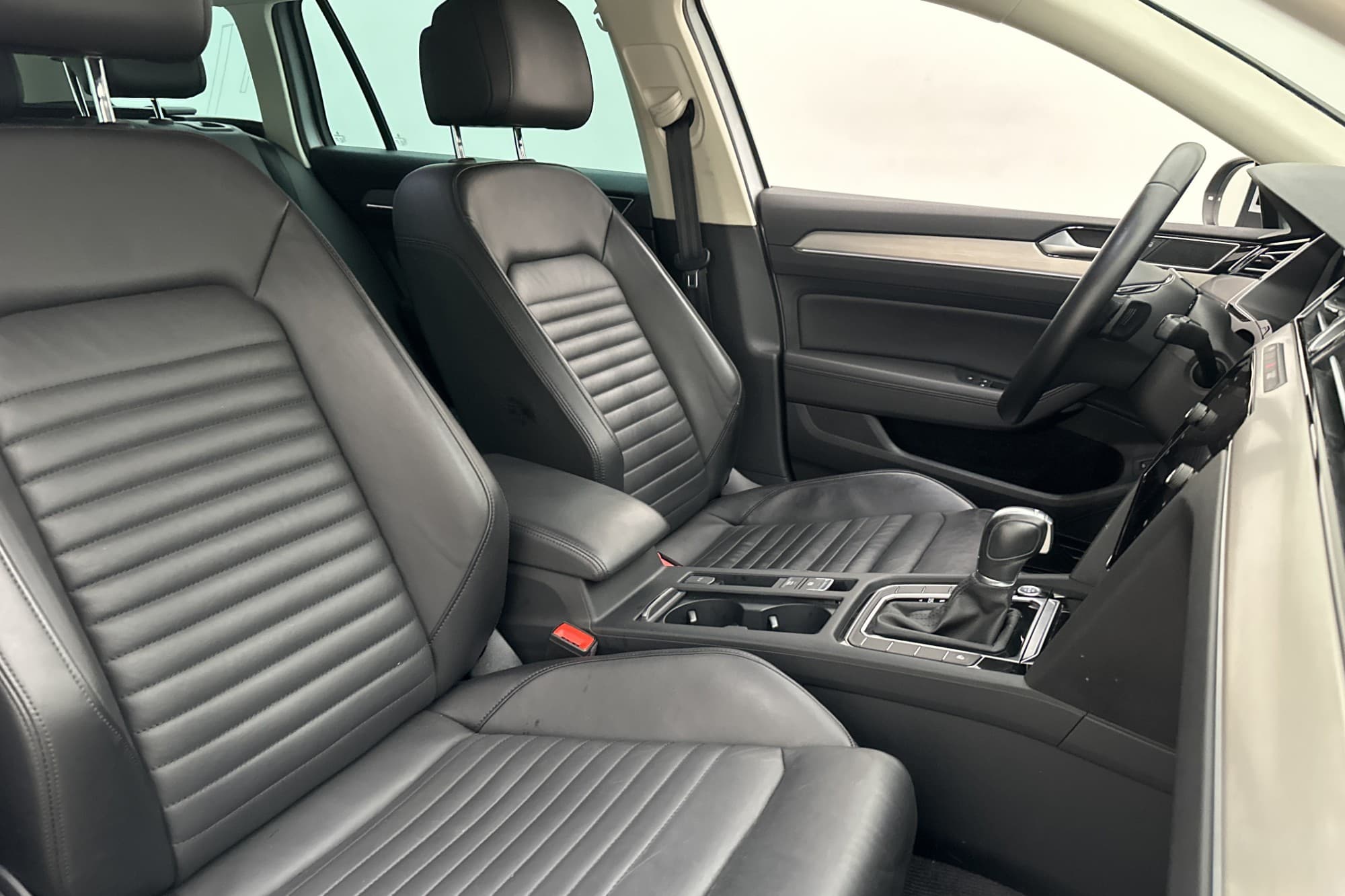 Volkswagen Passat 2.0 TDI 4M GT R-Line Drag Cockpit Skinn