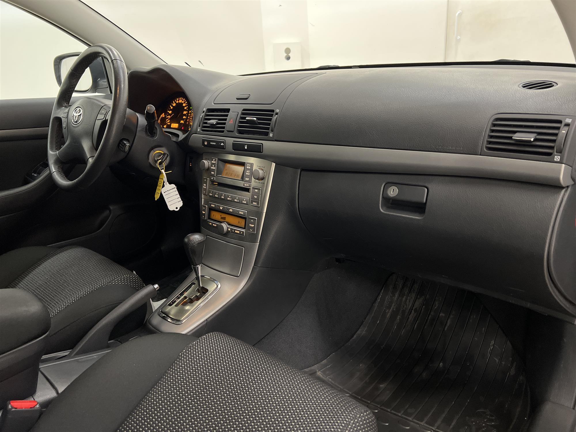 Toyota Avensis Kombi 2.0 147hk 2 Brukare Välservad