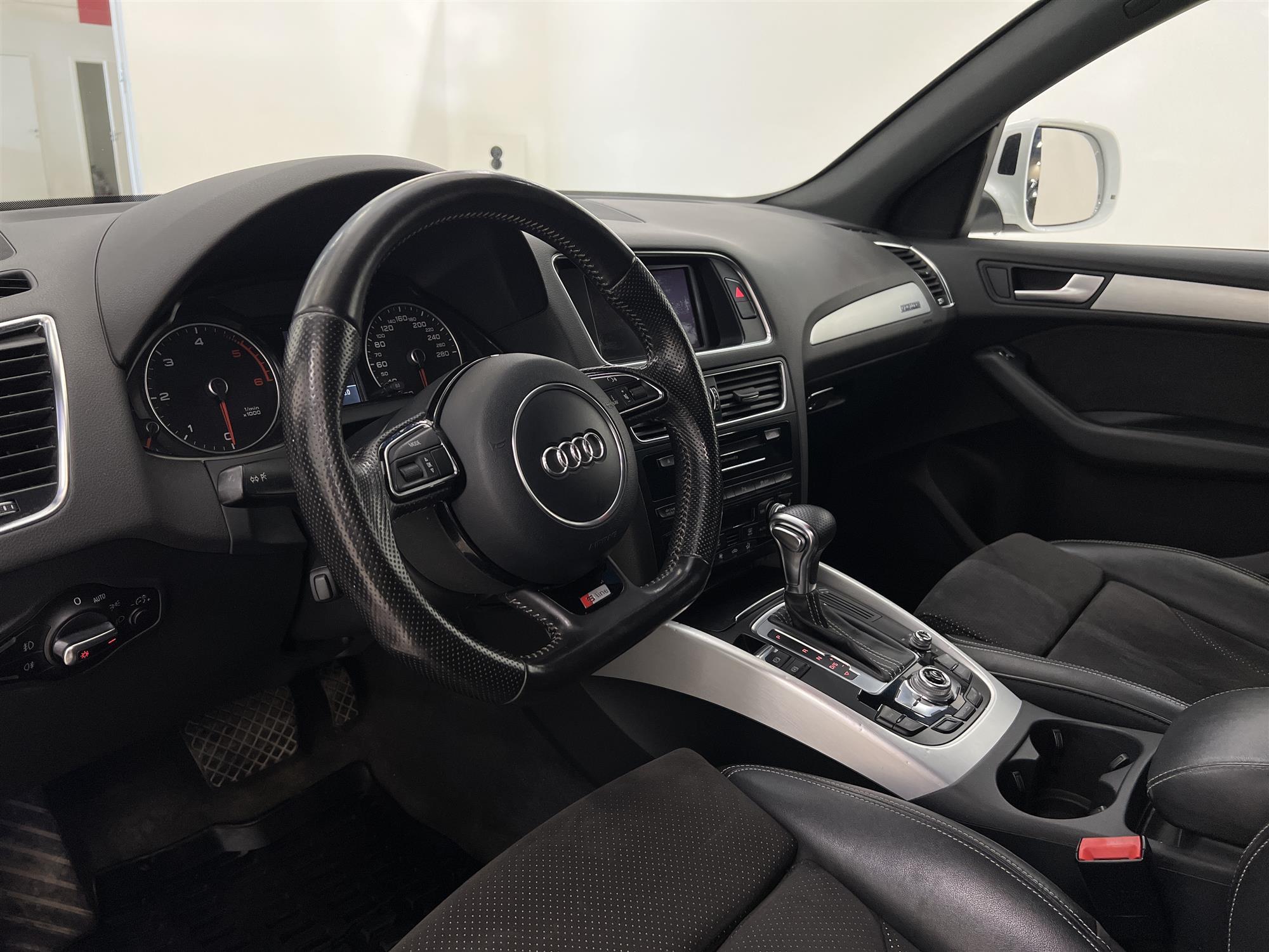 Audi Q5 2.0 TDI Quattro 177hk S-Line Navi Välservad