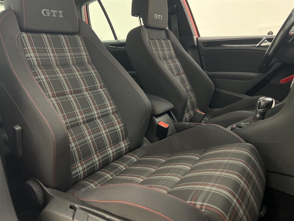 Volkswagen Golf GTI 211hk Välservad Nybesiktigad 0,74l/milinteriör