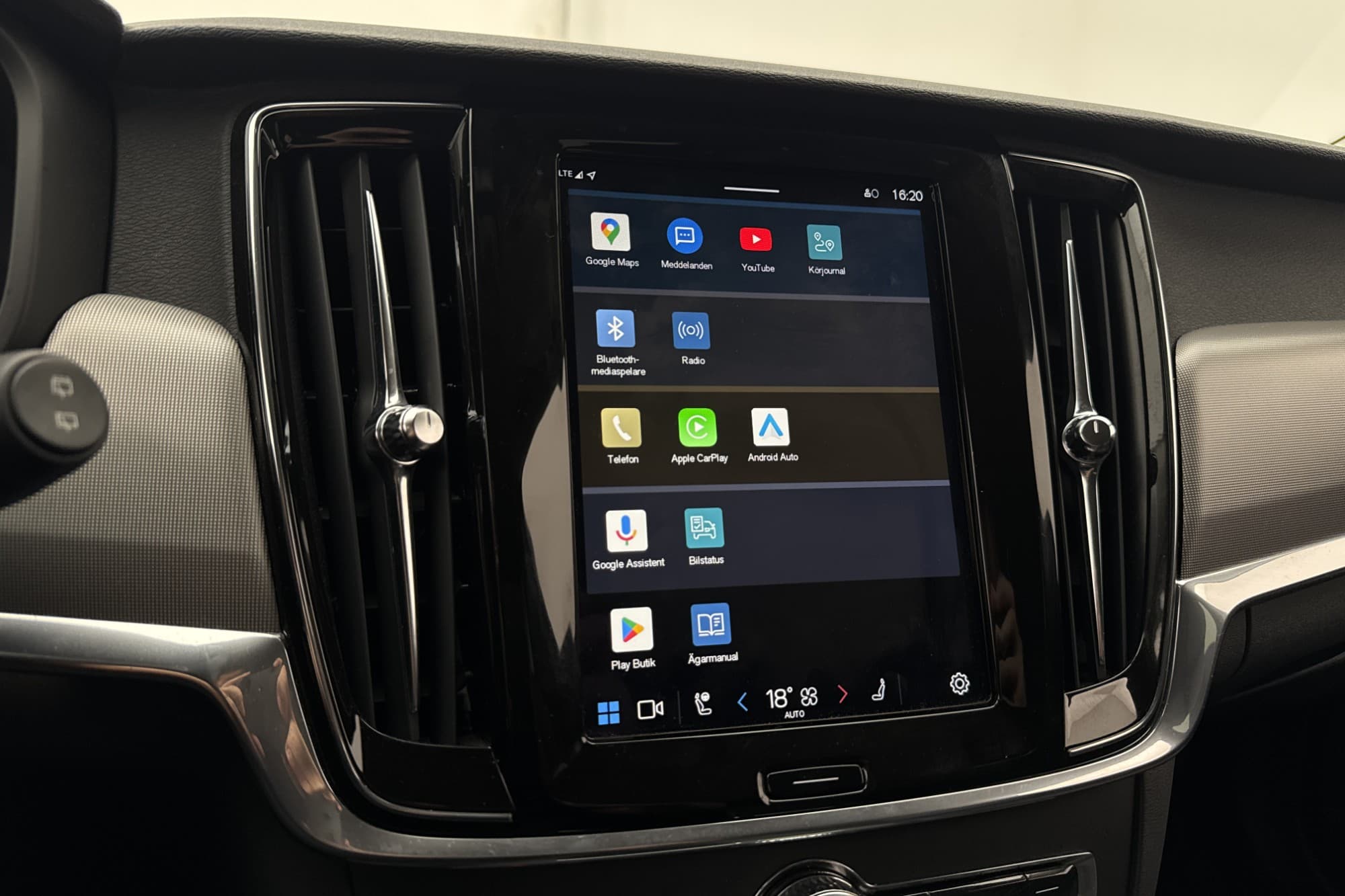 Volvo V90 B4 AWD Momentum Läder 360° Värm Adapt-fart Drag