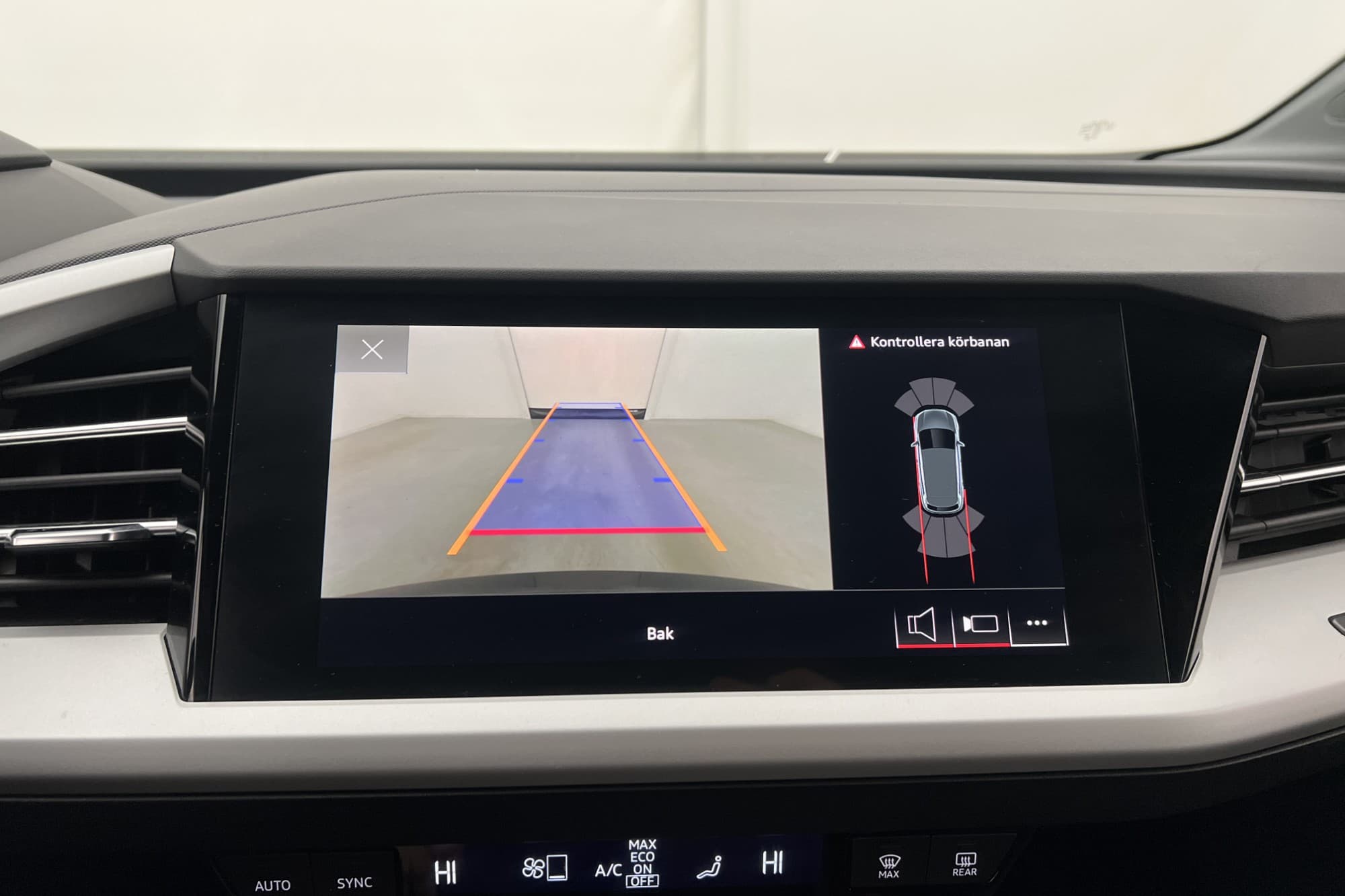 Audi Q4 50 e-tron Q Proline Cockpit SONOS Kamera CarPlay