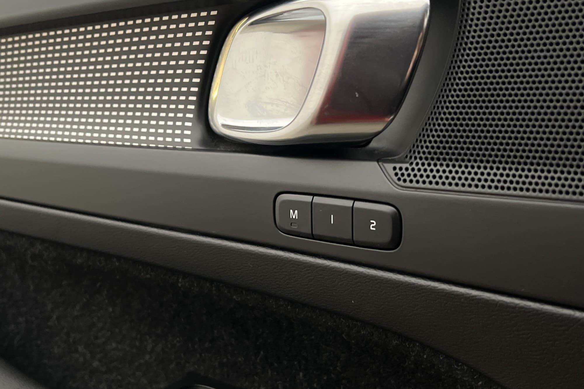 Volvo XC40 D4 AWD R-Design Kamera Värm Navi Keyless Drag