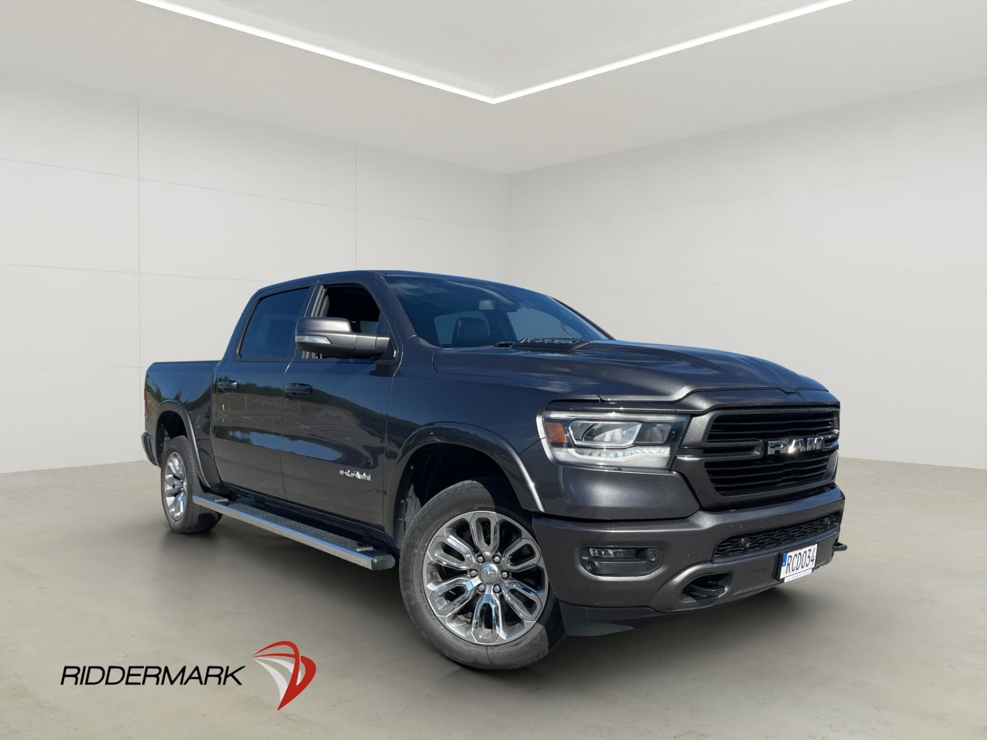 Dodge RAM 1500 Laramie V8 4x4 Kamera Luft Pano H/K Diff Moms