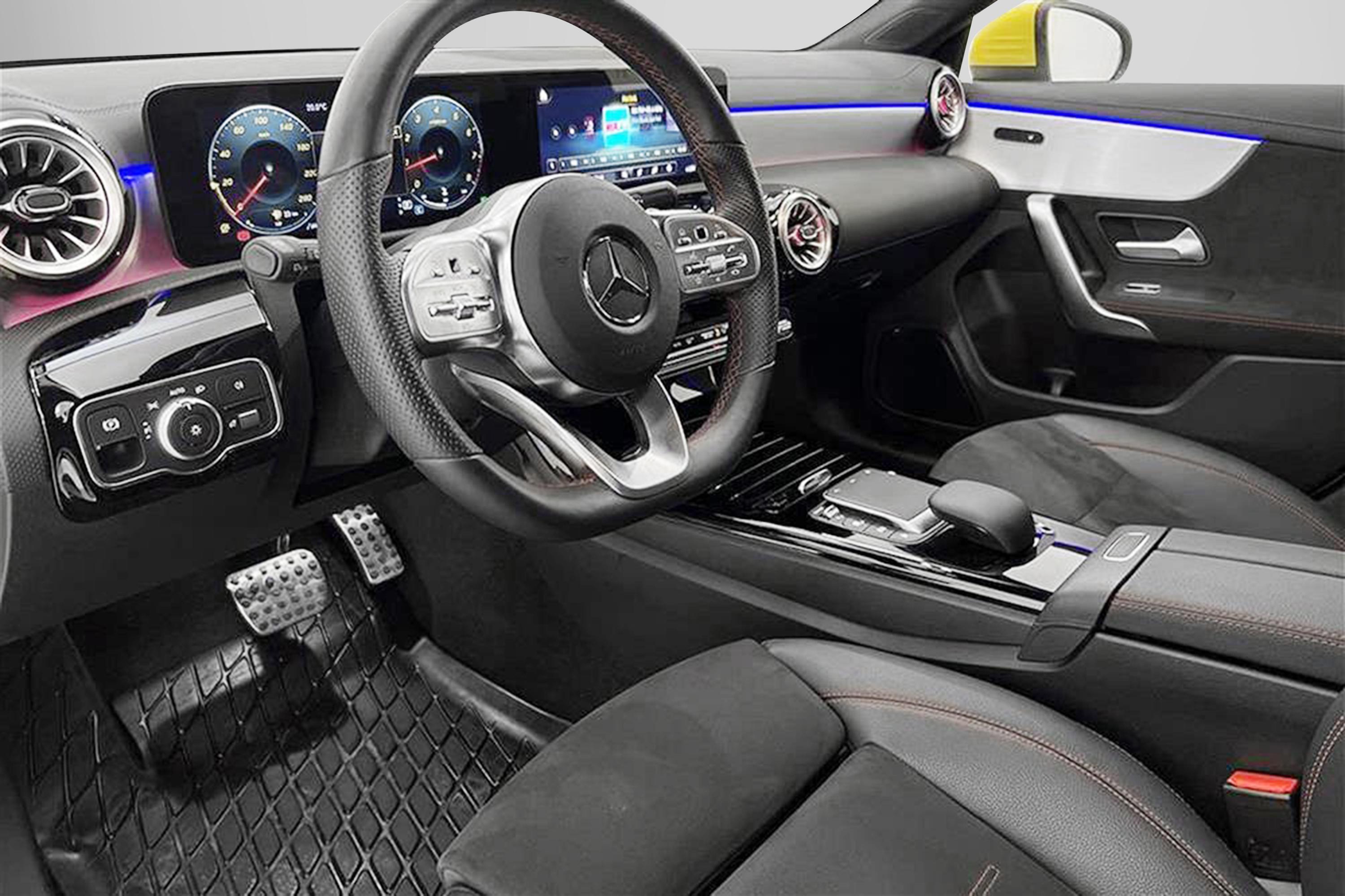 Mercedes-Benz CLA 200 SB 163hk AMG Wide Kamera GPS Drag MOMSinteriör