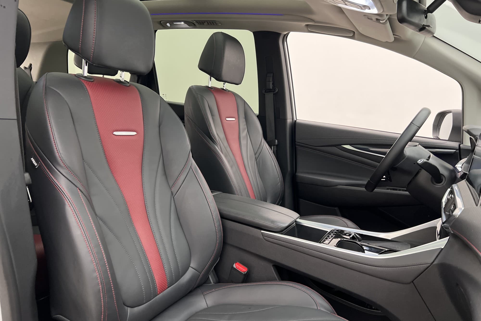 Maxus Euniq 5 70 kWh 177hk 7-Sits Pano Cockpit 360° Skinn