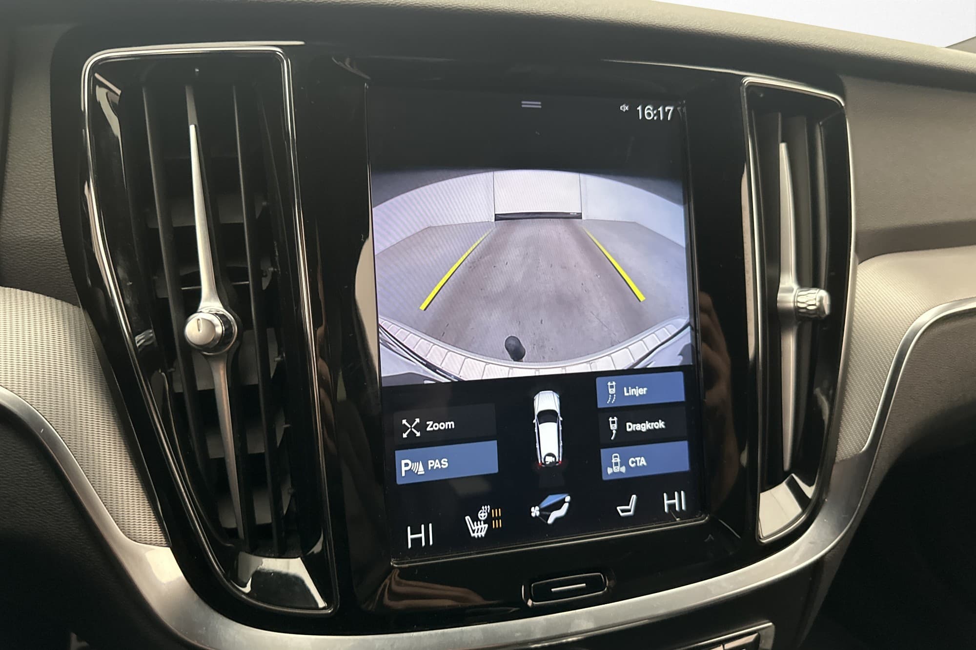 Volvo V60 T6 340hk AWD R-Design Värmare Kamera CarPlay Drag