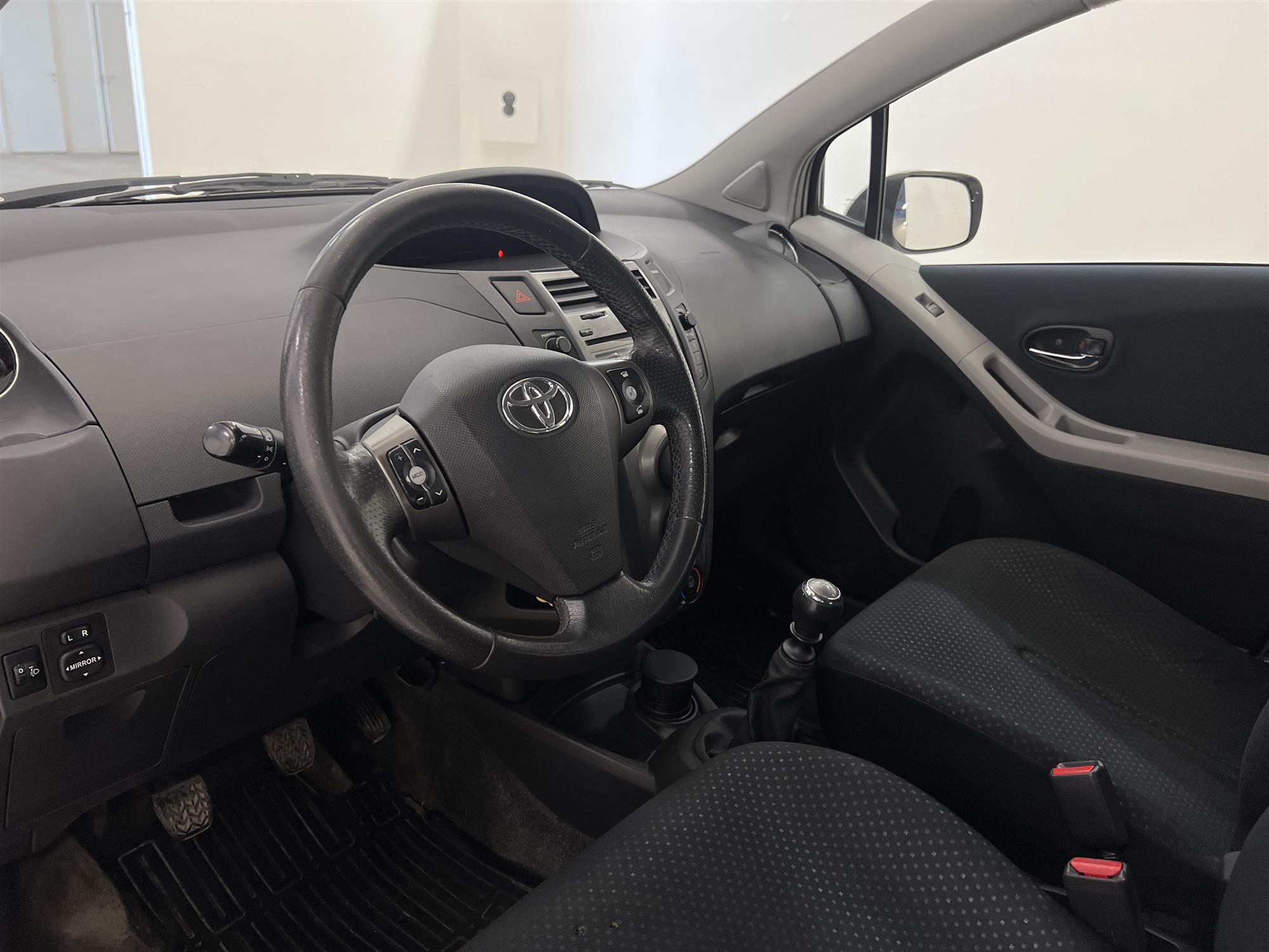 Toyota Yaris 1.33 VVT-i 99hk 558kr Skatt Nyservad 0,46L/mil