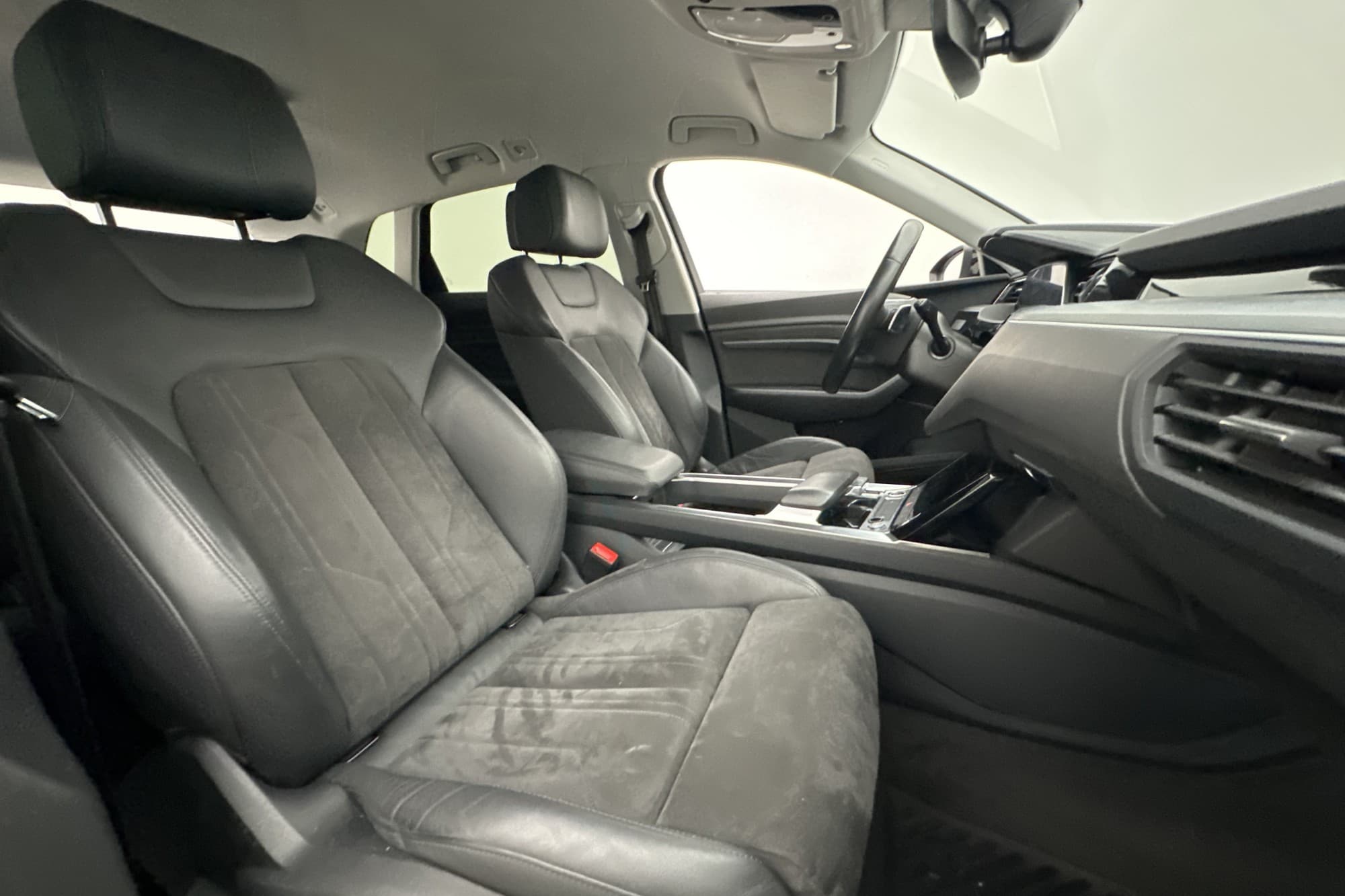 Audi e-tron 55 Quattro 95 kWh 408hk Elstolar Dragkrok MOMS