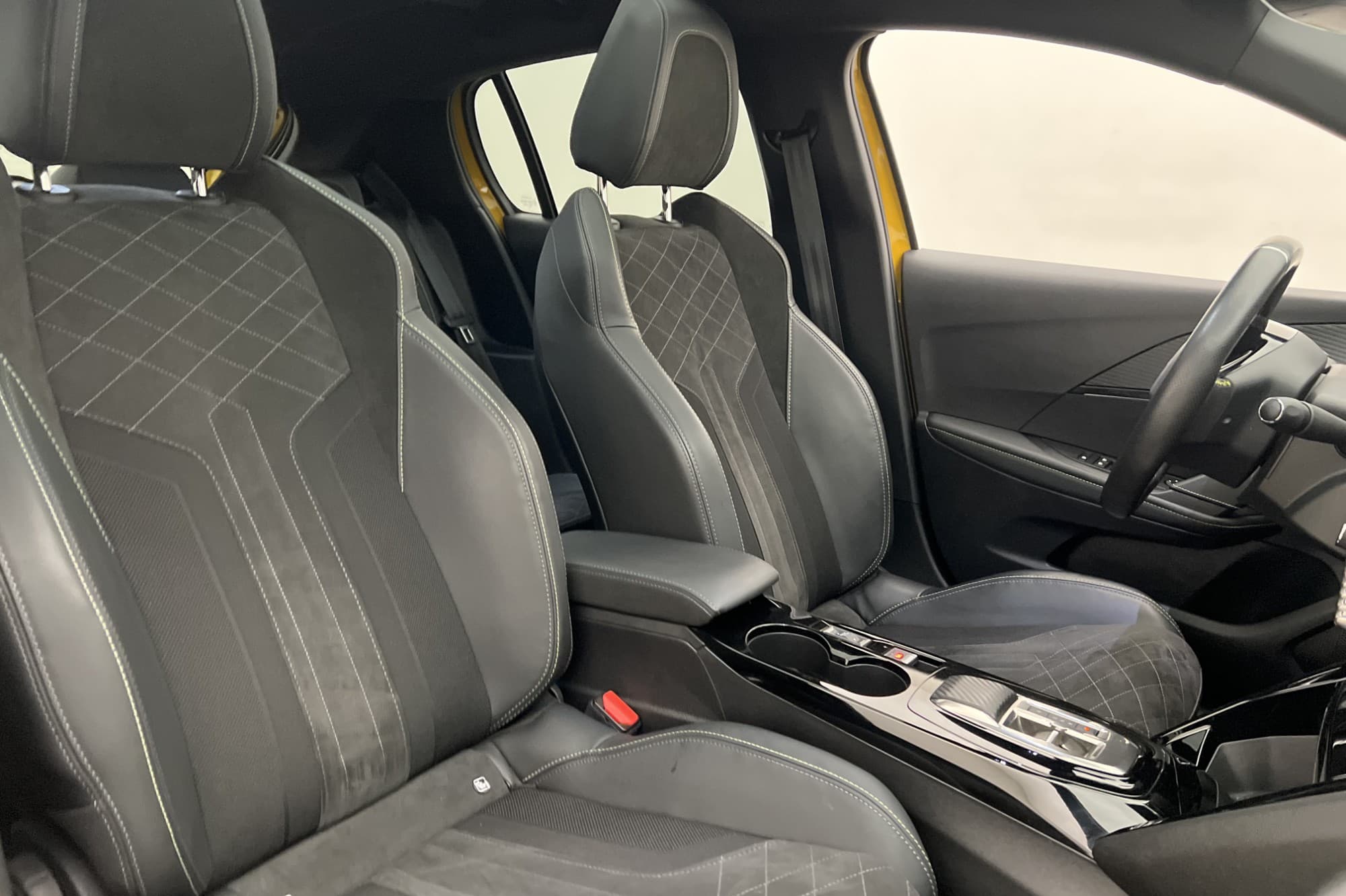 Peugeot E-208 136hk GT-Pack 50 kWh Pano Kamera Navi CarPlay