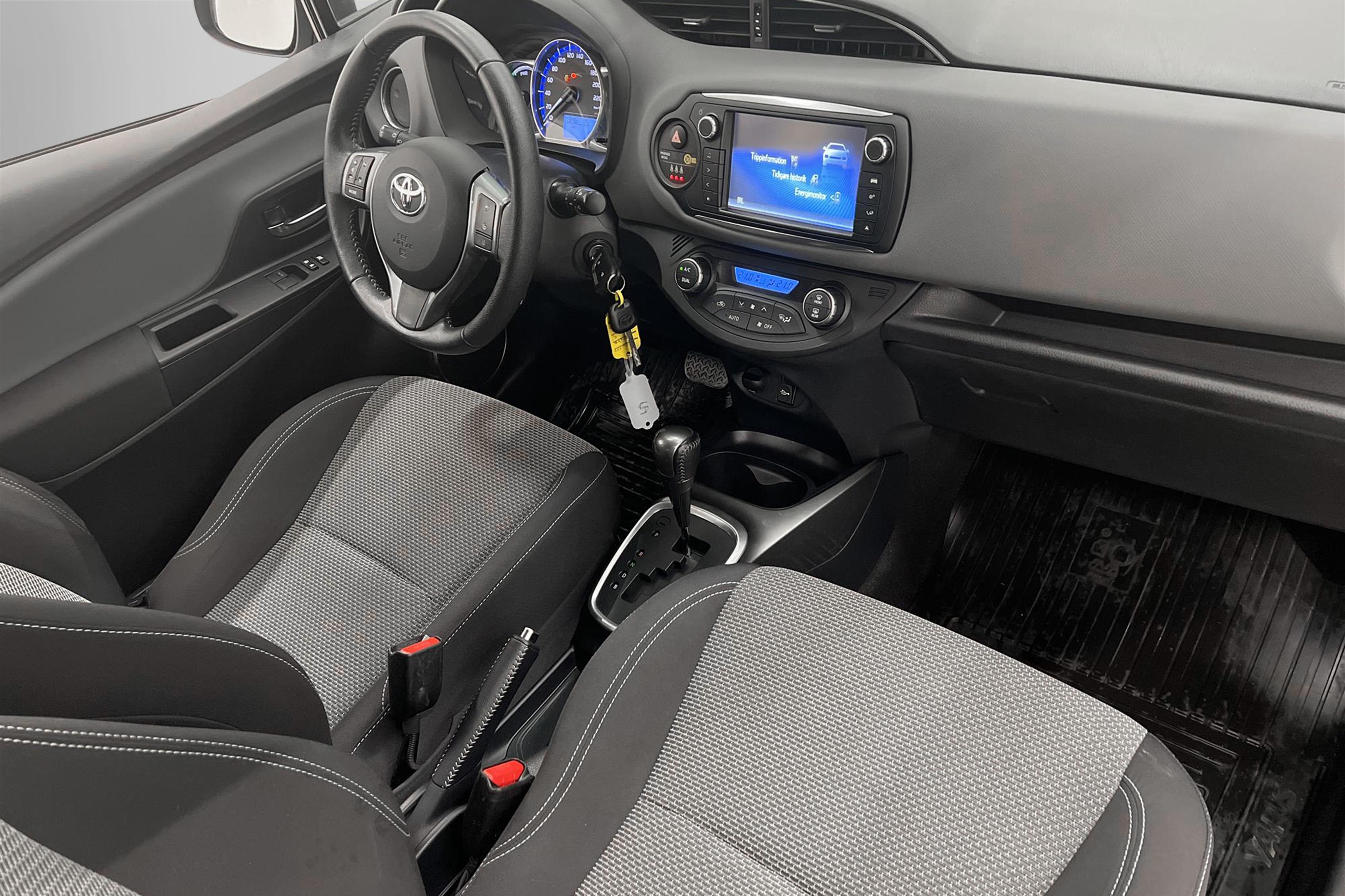 Toyota Yaris Hybrid e-CVT 101hk  B-Kamera Nyservad 0,33L/mil