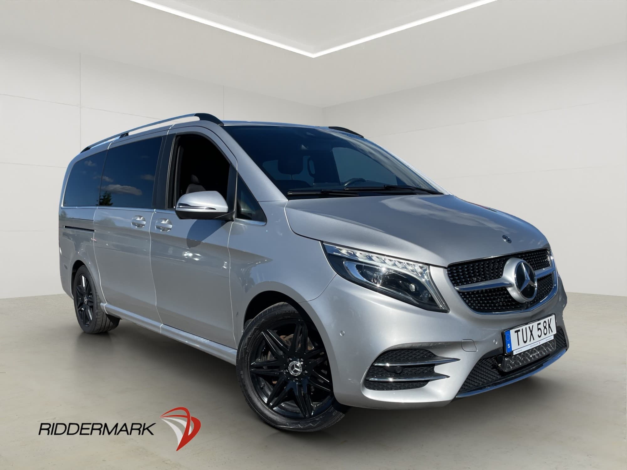 Mercedes-Benz V 300 d AMG 4MATIC Värmare Drag Burm El-Dörrar