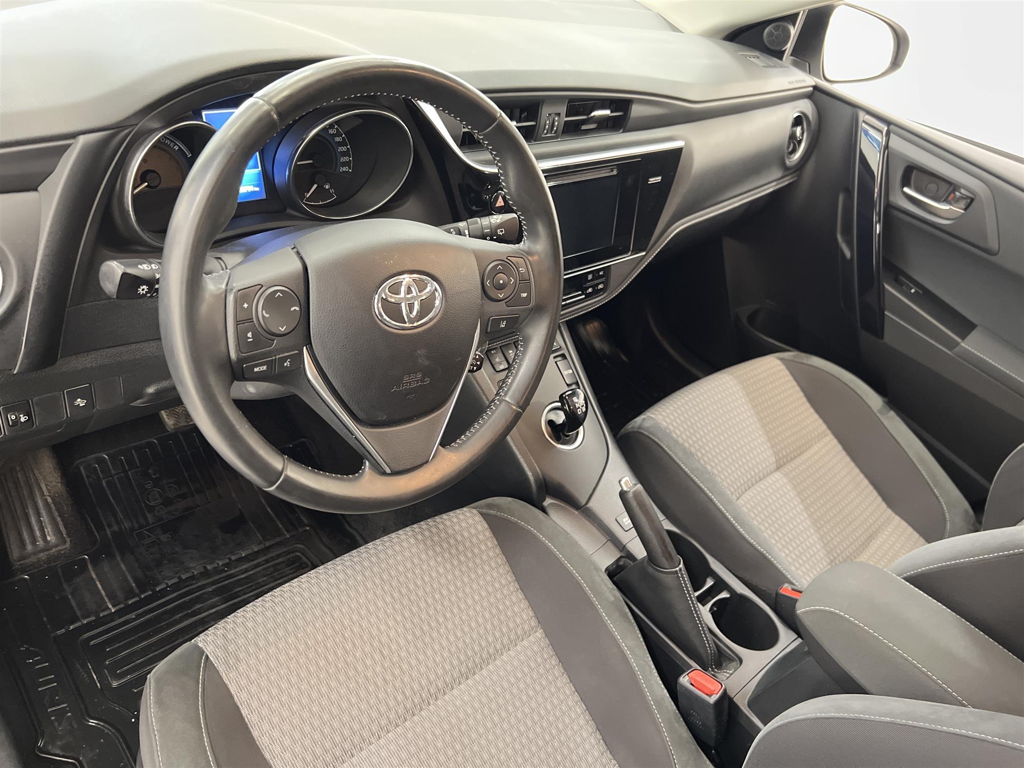 Toyota Auris Hybrid e-CVT 136hk B-Kam 360kr Skatt 0,39L/mil