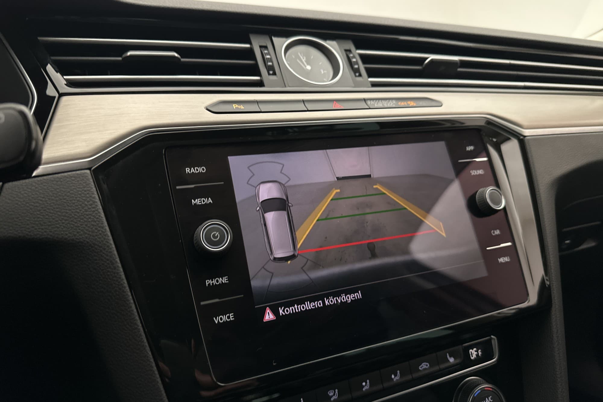 Volkswagen Passat 2.0 TDI 4M GT R-Line Drag Cockpit Skinn