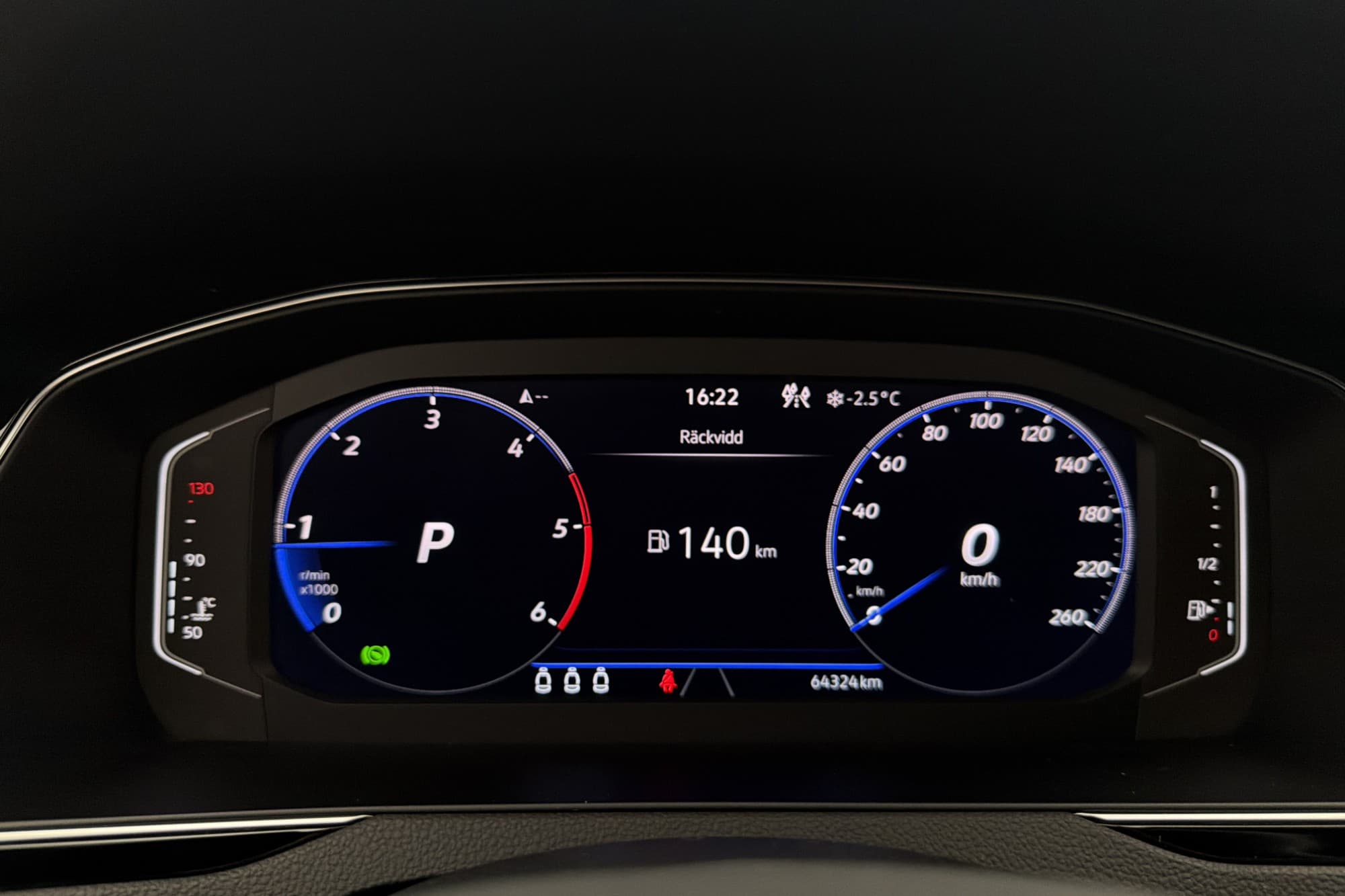 Volkswagen Passat Variant 200hk 4M R-Line GT Cockpit Värmare