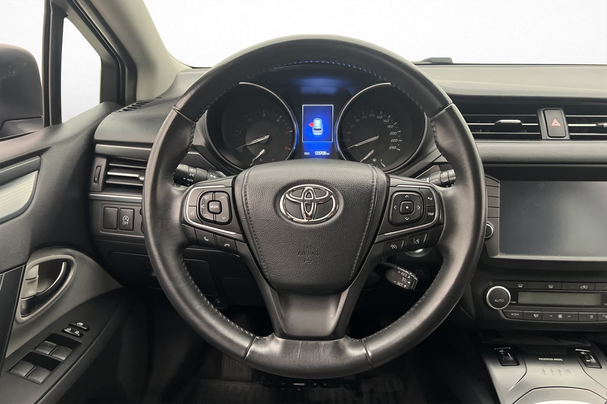 Toyota Avensis 2.0 D-4D Active Plus Värm Keyless Kamera Navi