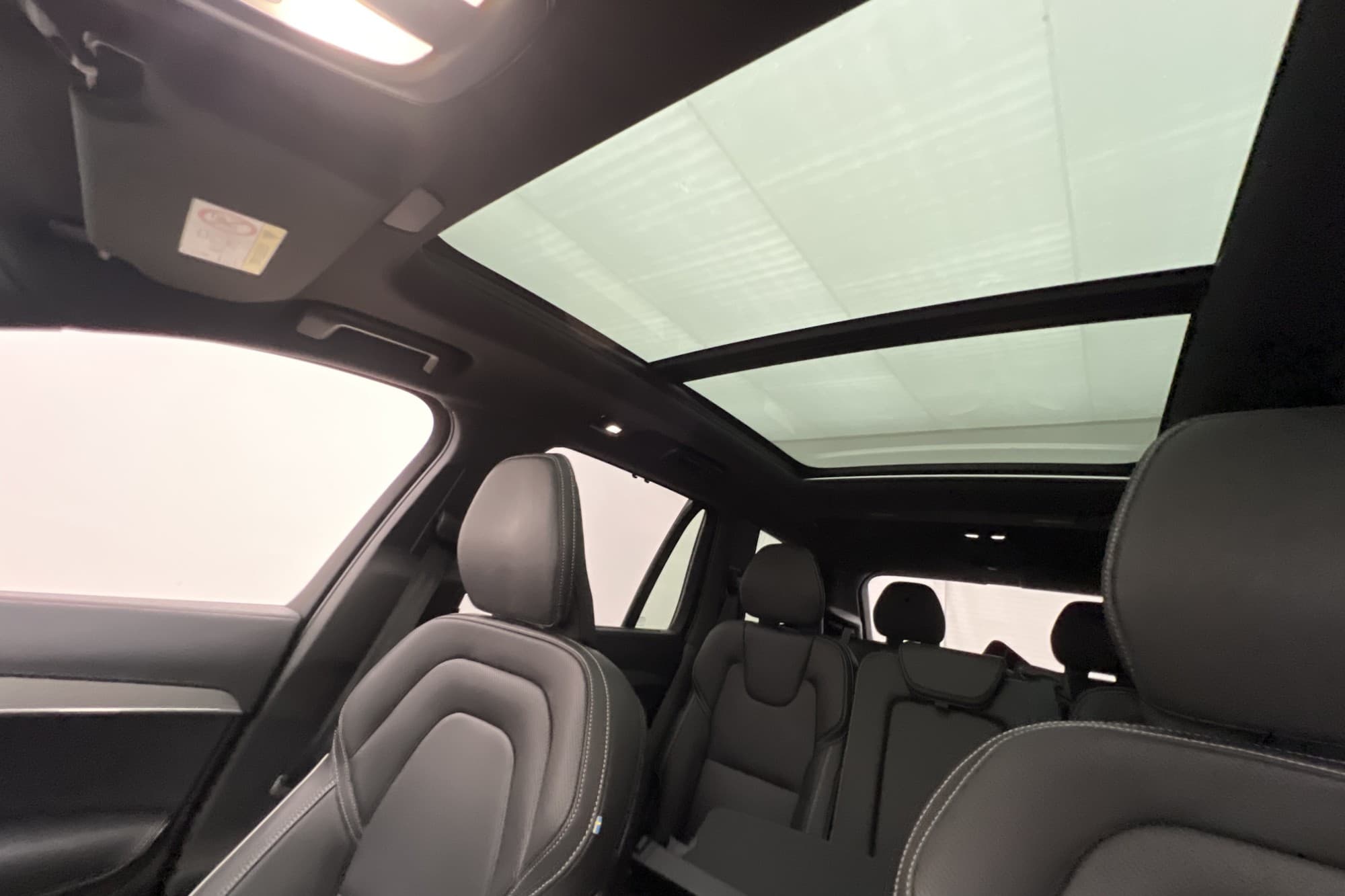 Volvo XC90 Recharge T8 Ultimate Dark 7-Sits B&W Pano Drag