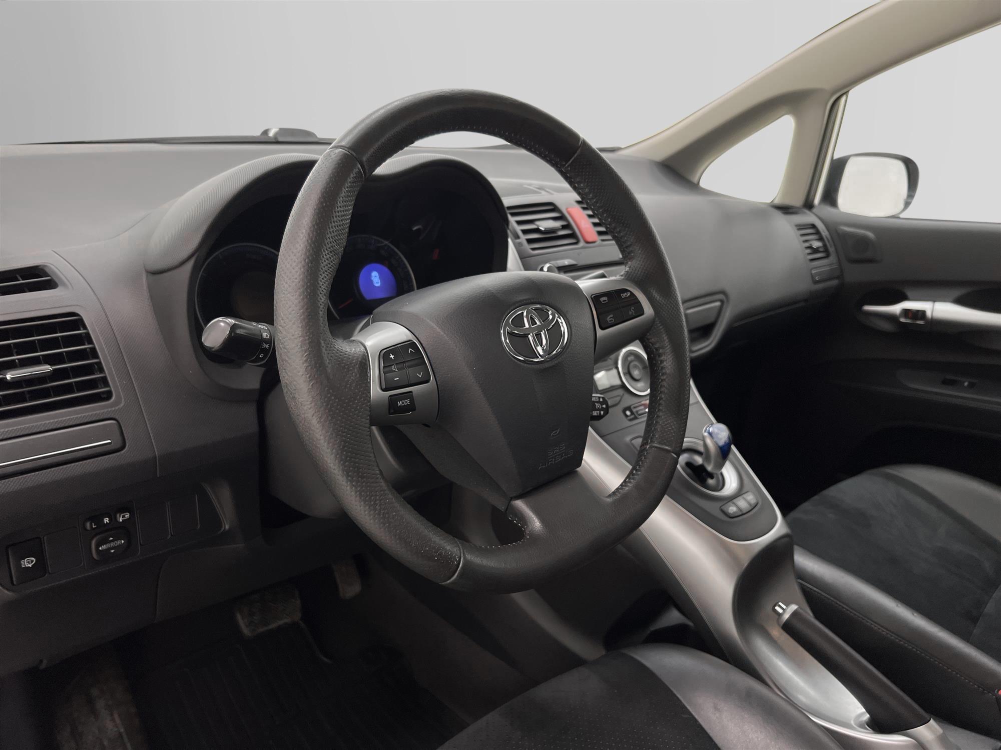Toyota Auris Hybrid e-CVT 136hk Låg Skatt 0,40L/mil 