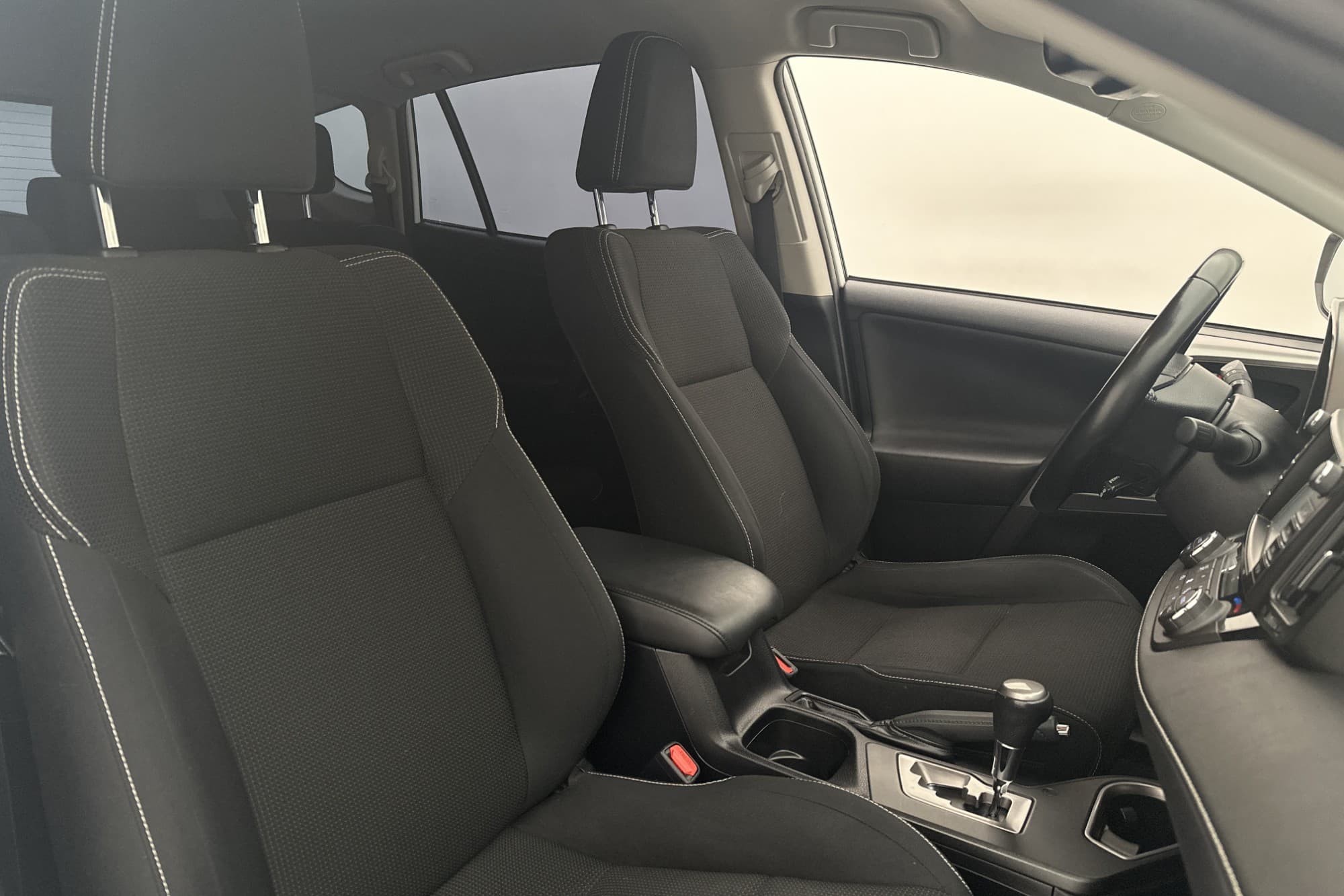 Toyota RAV4 Hybrid AWD 197hk Active M-Värmare Kamera