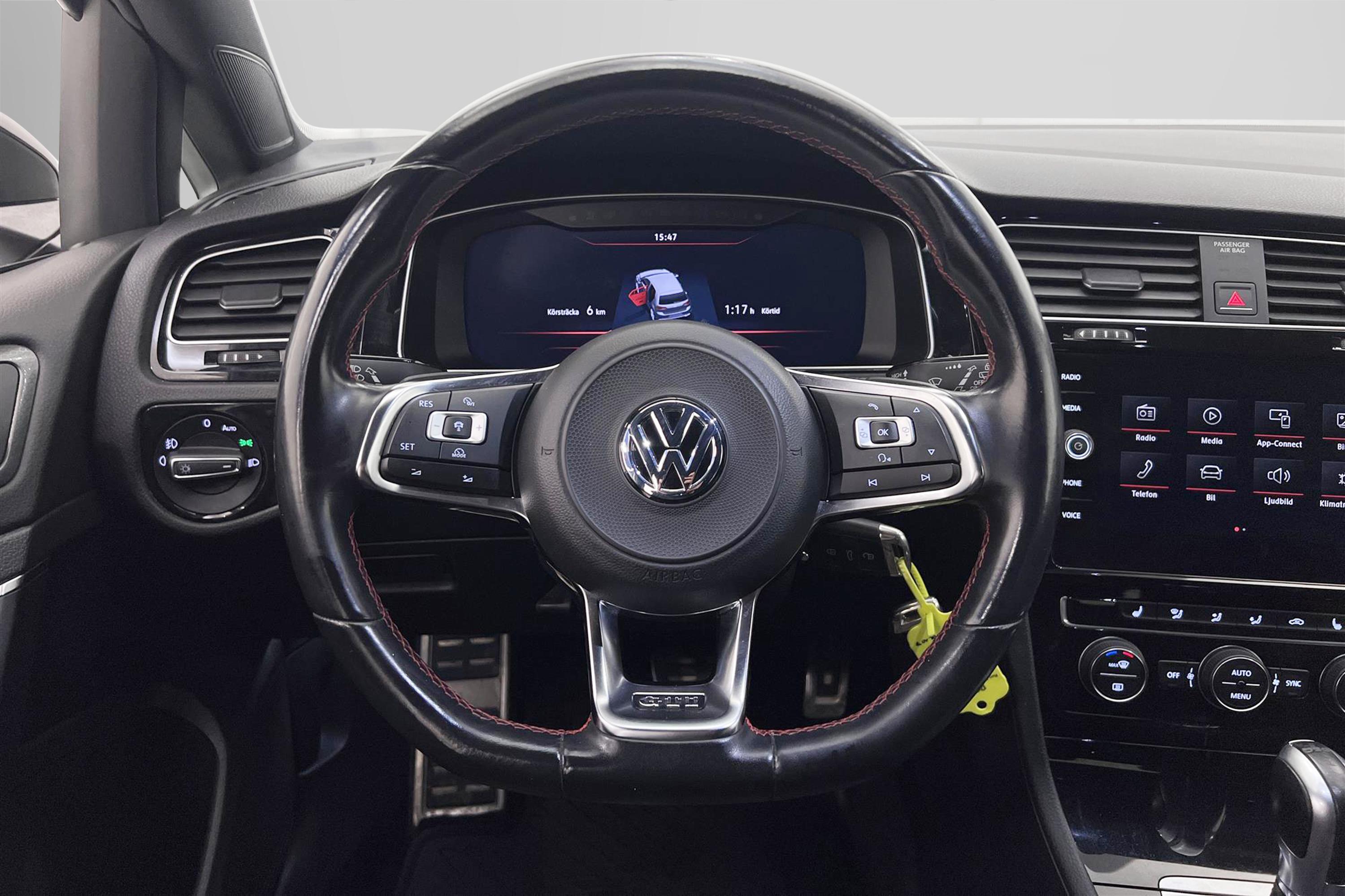 Volkswagen Golf GTI Performance DSG 245hk Kamera Active info