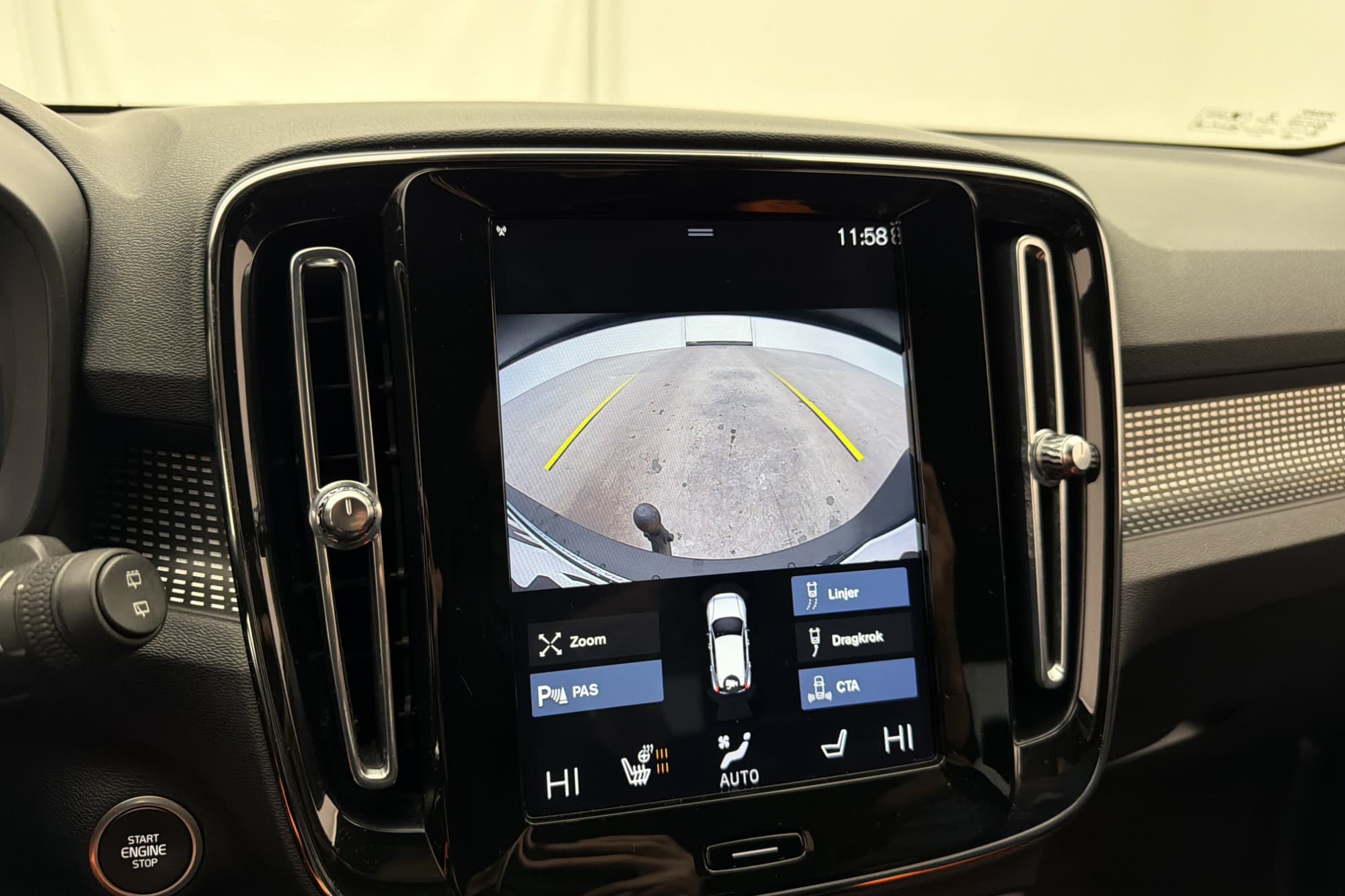 Volvo XC40 Recharge T5 R-Design VOC Värmare Drag Kamera BLIS