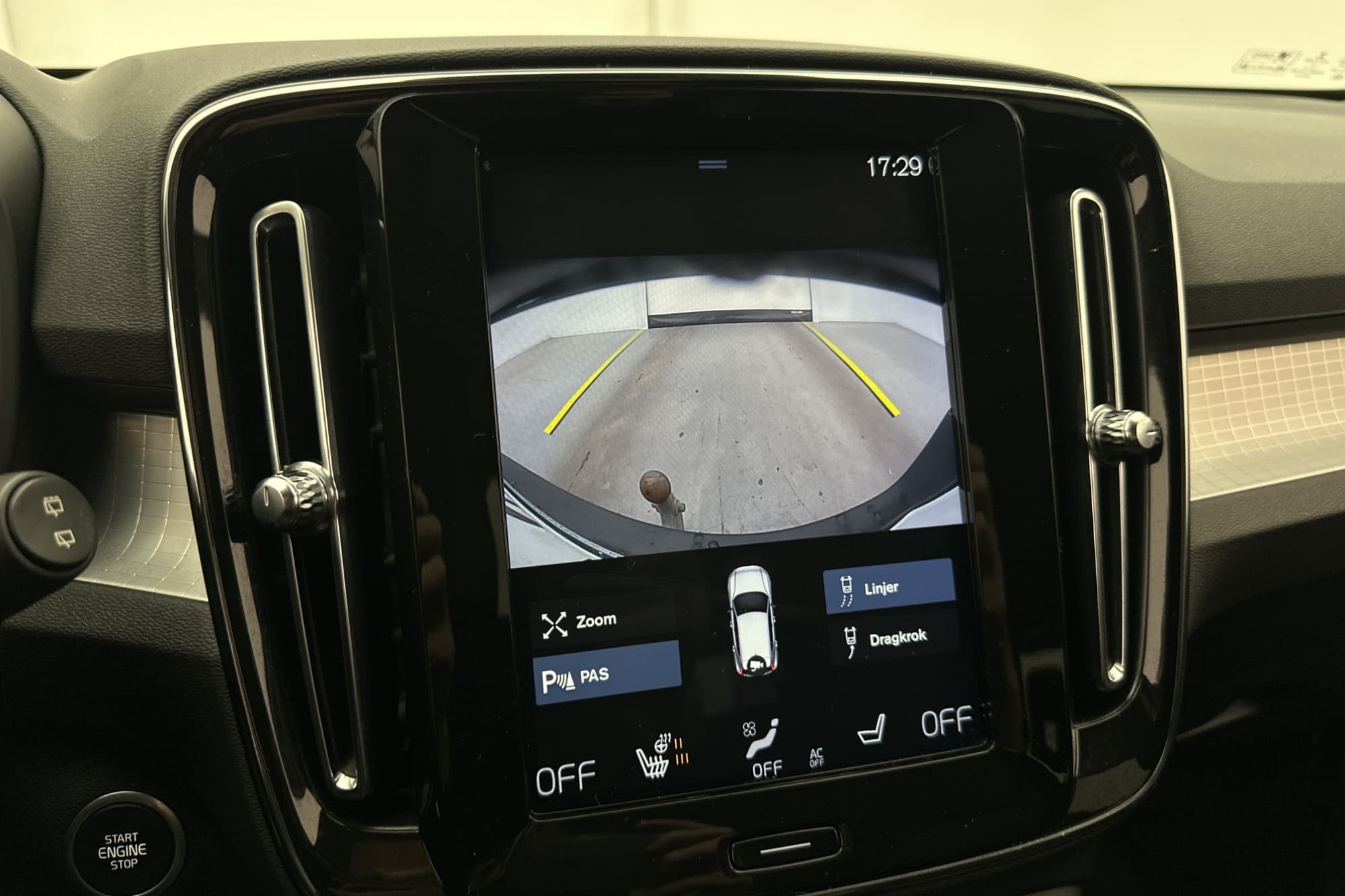 Volvo XC40 D3 Momentum VOC Värmare Kamera Dragkrok CarPlay