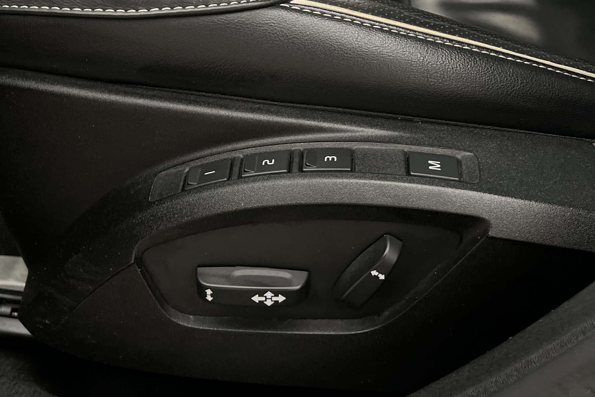 Volvo V40 D3 150hk R-Design Pano Värmare VOC Skinn Kamera