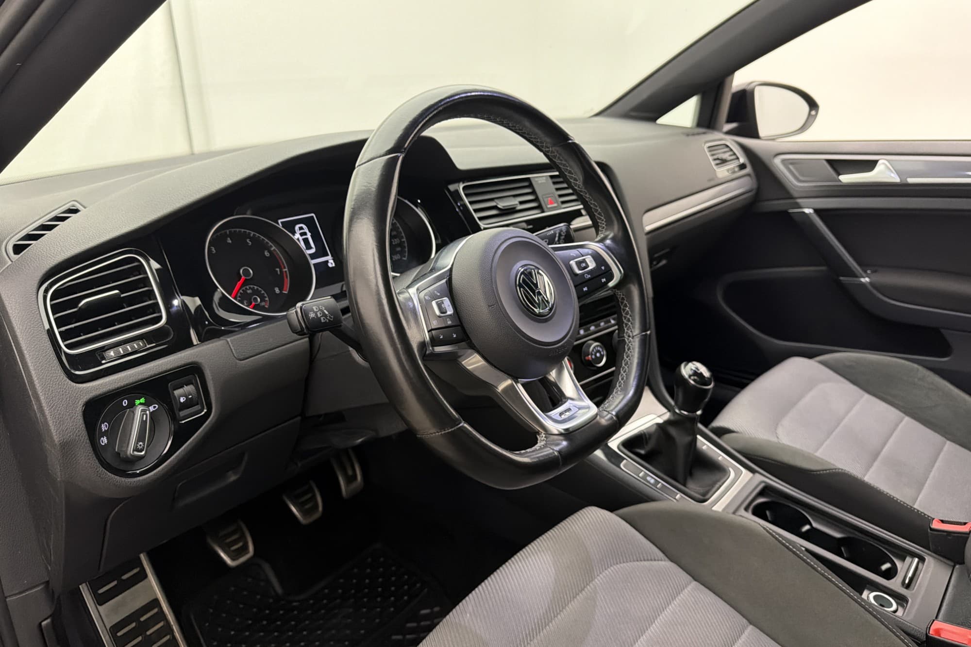 Volkswagen Golf 1.4 TSI 150hk R-Line Värmare CarPlay Ad-fart