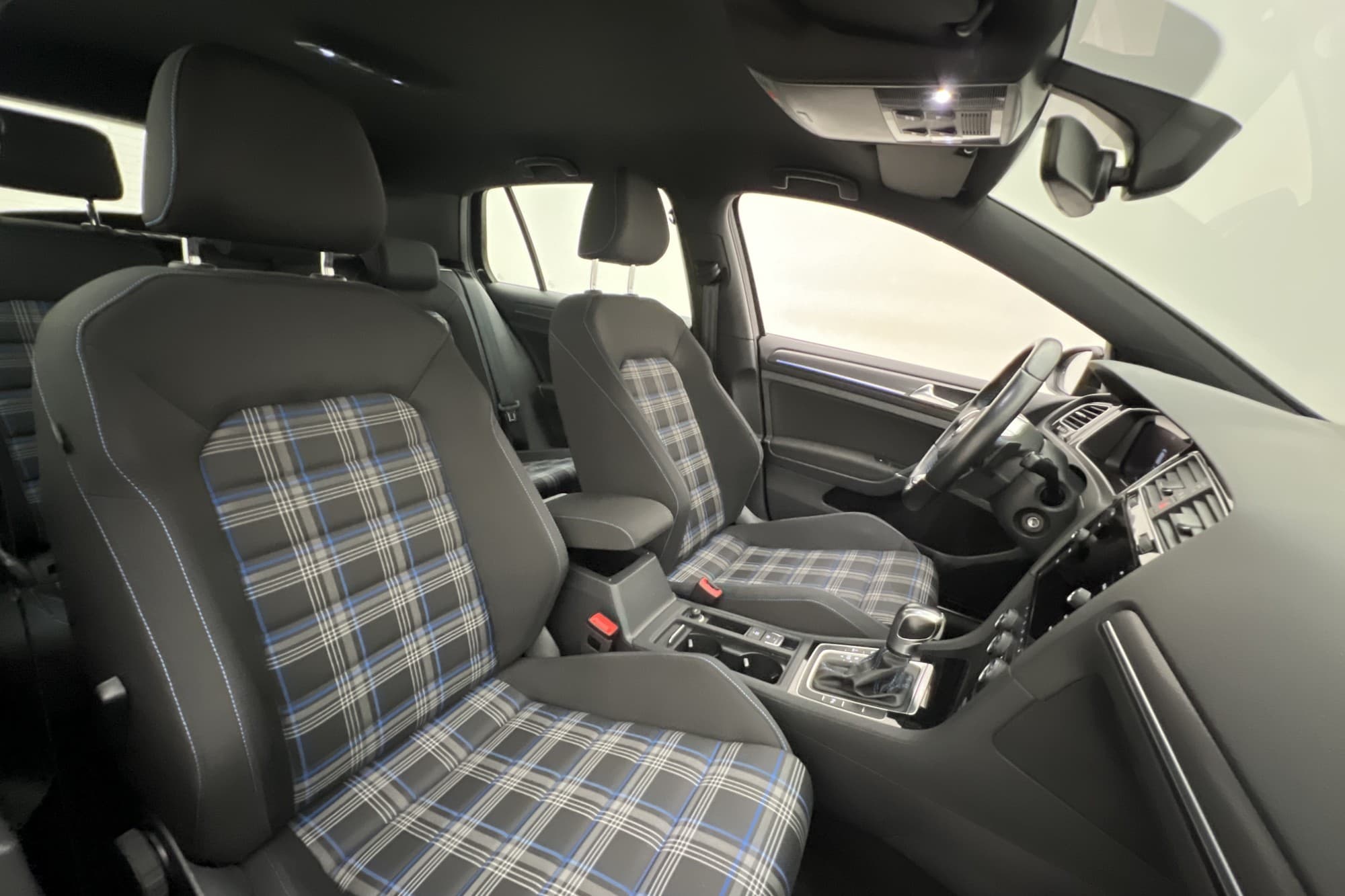 Volkswagen Golf GTE 204hk Cockpit Sensorer CarPlay Adp-Fart