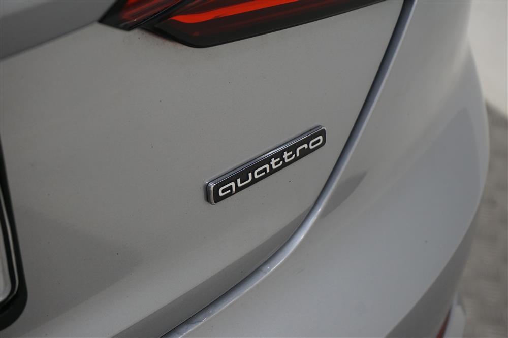 Audi A5 2.0 TDI Quattro 190hk S-Line PDC Välservad 0,45l/milinteriör