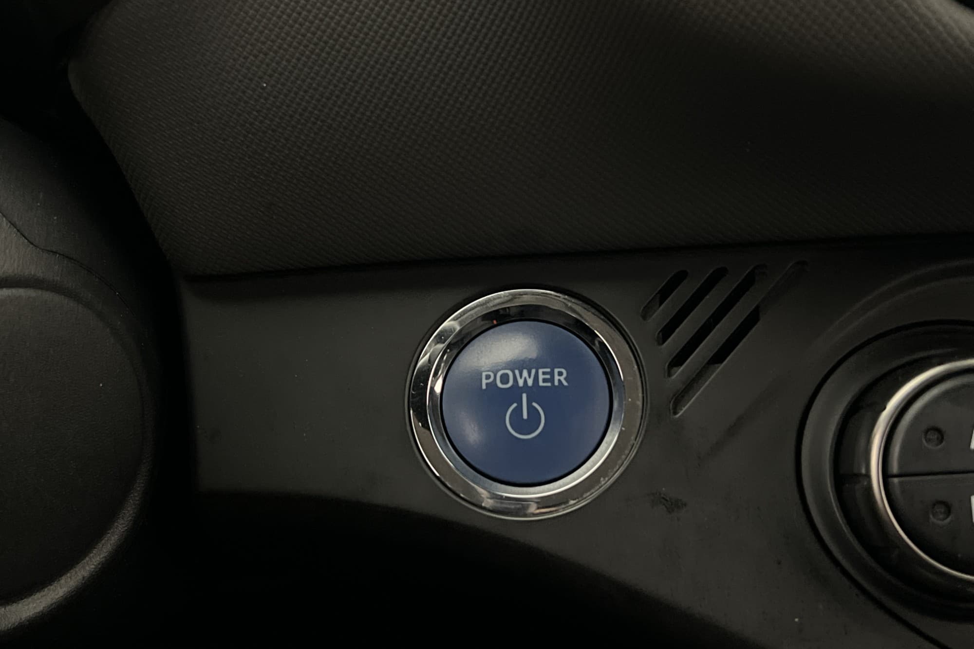 Toyota Yaris Hybrid e-CVT 101hk Active M/K-Värmare Kamera