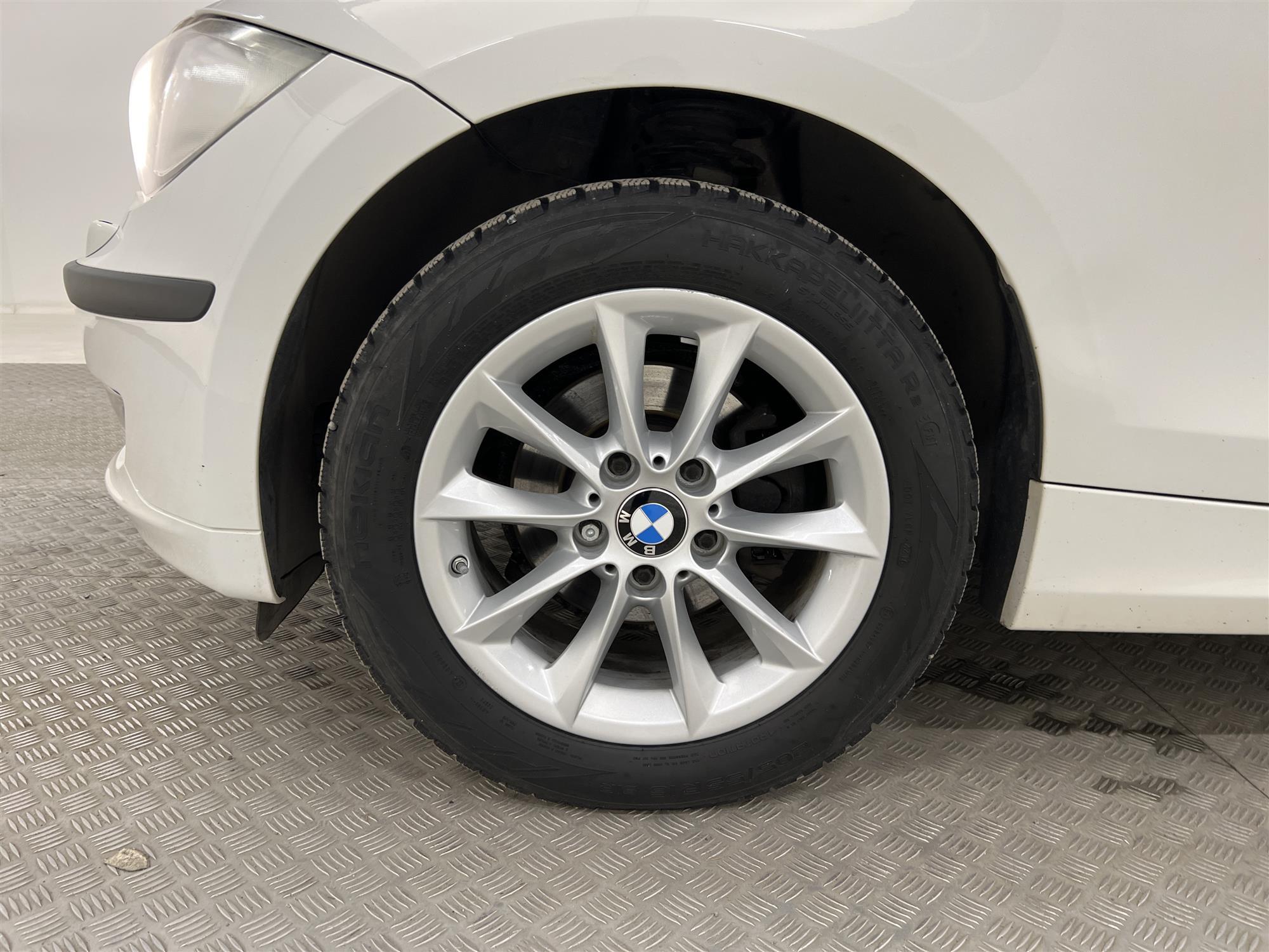 BMW 116i 5-dörrar 122hk Facelift AUX Låg skatt
