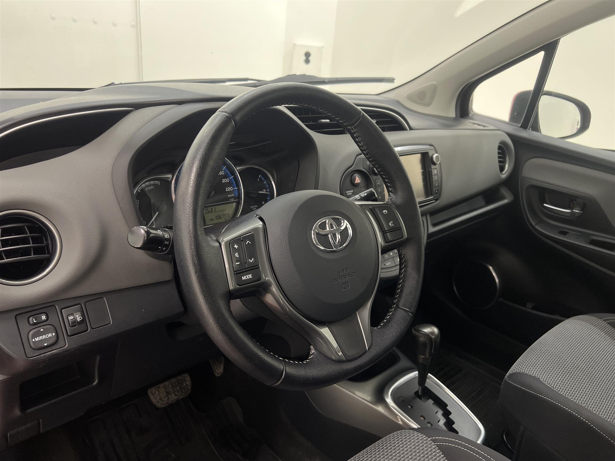 Toyota  Yaris Hybrid e-CVT 101hk B-Kam Låg Skatt 0,33L/mil