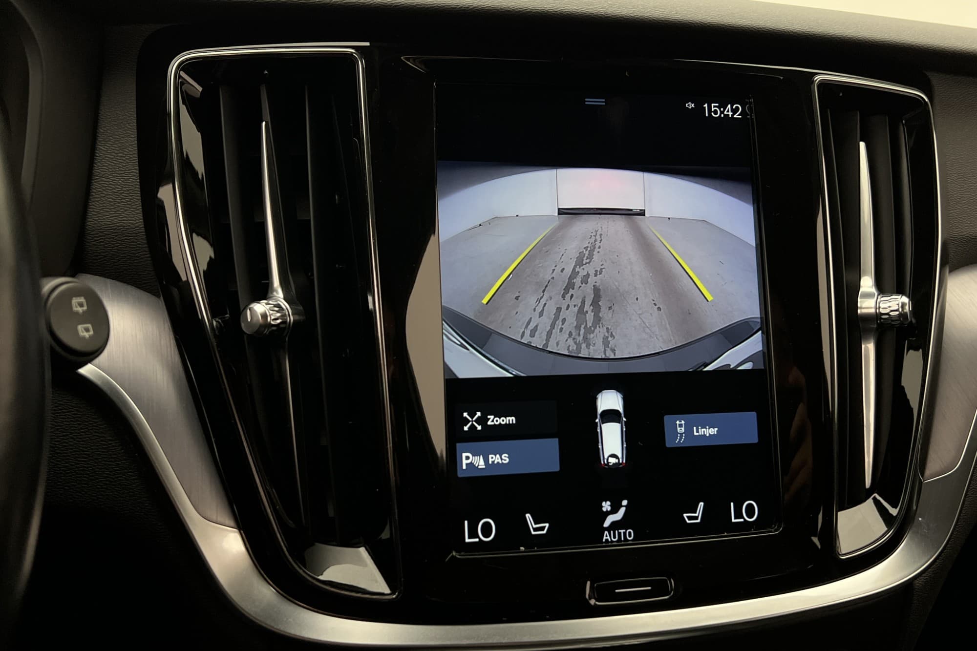 Volvo V60 D3 150hk Momentum VOC Värmare Kamera CarPlay