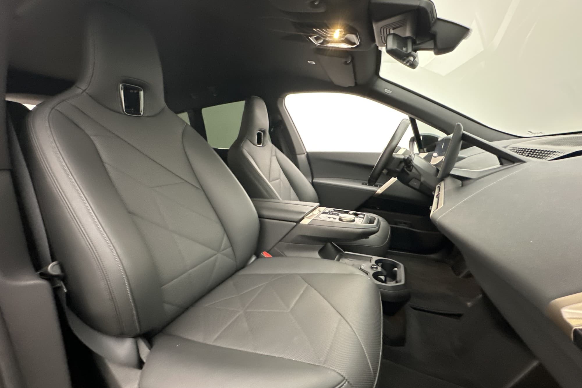 BMW iX xDrive40 326hk Sport Laser H/K Head Up Dragkrok 360°